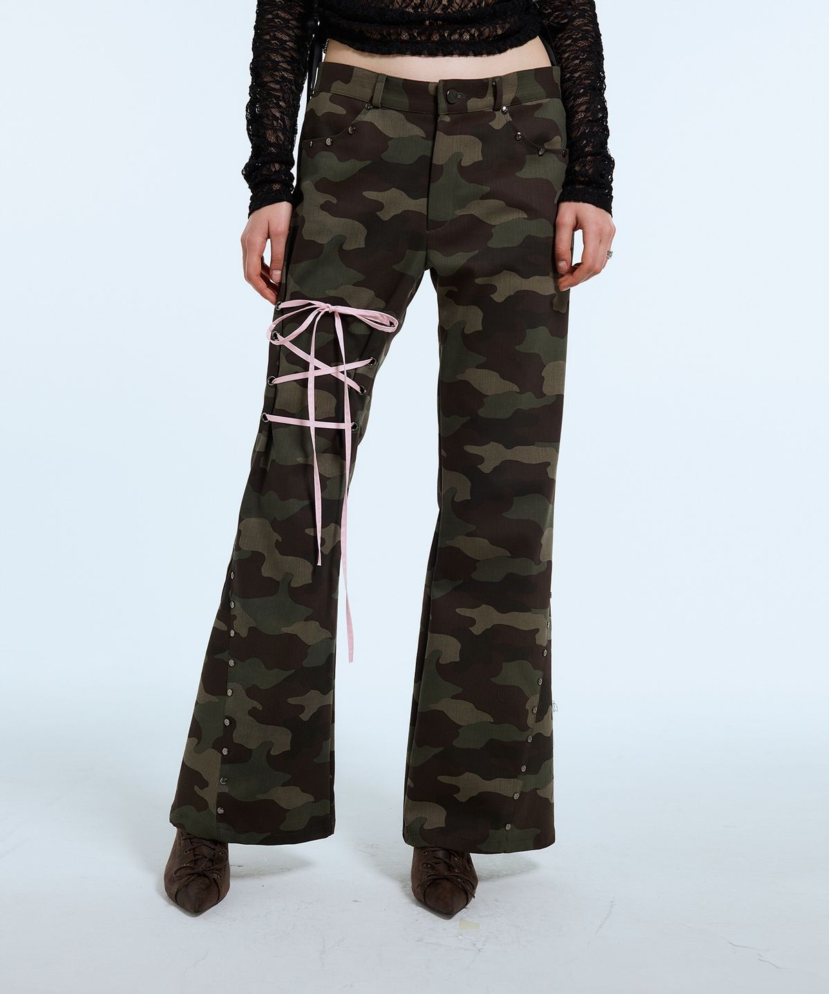 라티젠(LARTIGENT) L11 RIBBON BOOTSCUT PANTS(KHAKI)