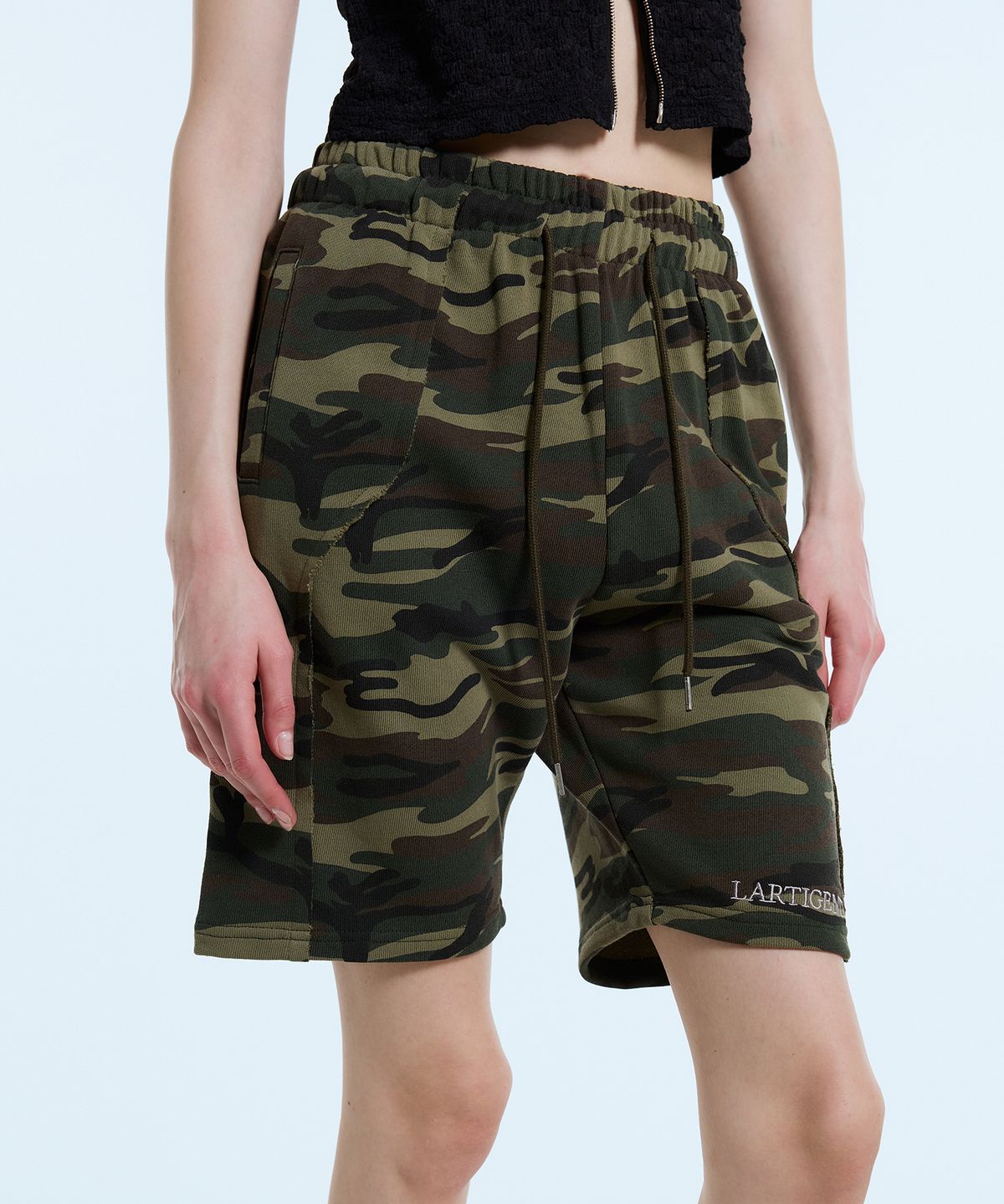 라티젠(LARTIGENT) L11 CAMO LOGO SHORTS(KHAKI)