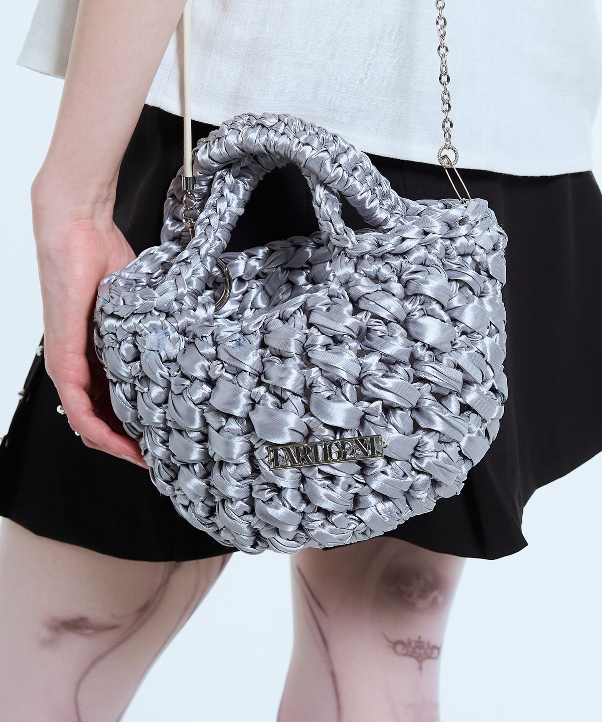 라티젠(LARTIGENT) L11 SATIN CROCHET CHAIN BAG(SILVER)