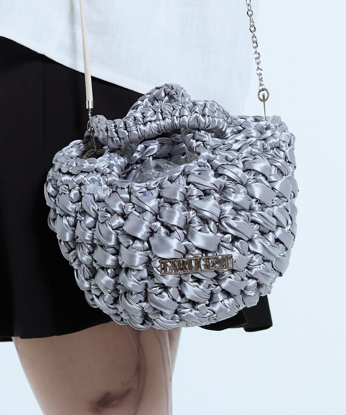 라티젠(LARTIGENT) L11 SATIN CROCHET CHAIN BAG(SILVER)