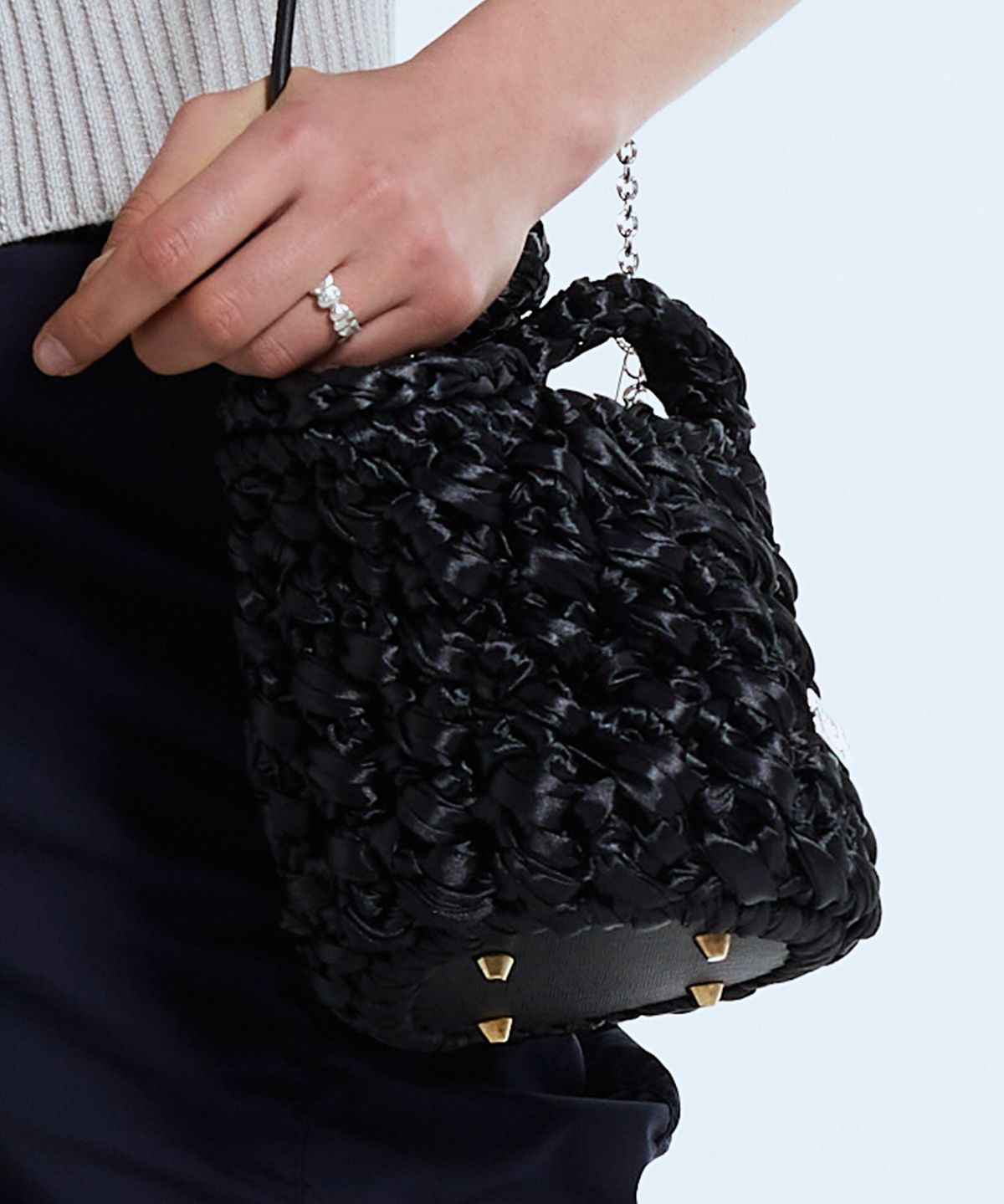라티젠(LARTIGENT) L11 SATIN CROCHET CHAIN BAG(BLACK)