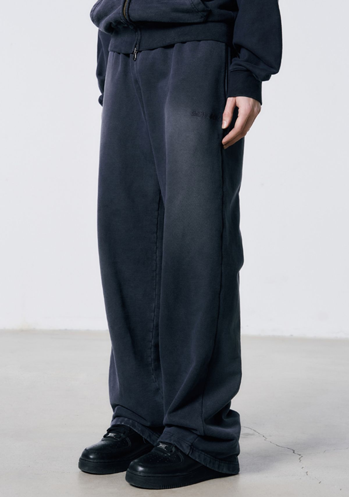 세비지(SAVAGE) Sweatpants - Washed Navy
