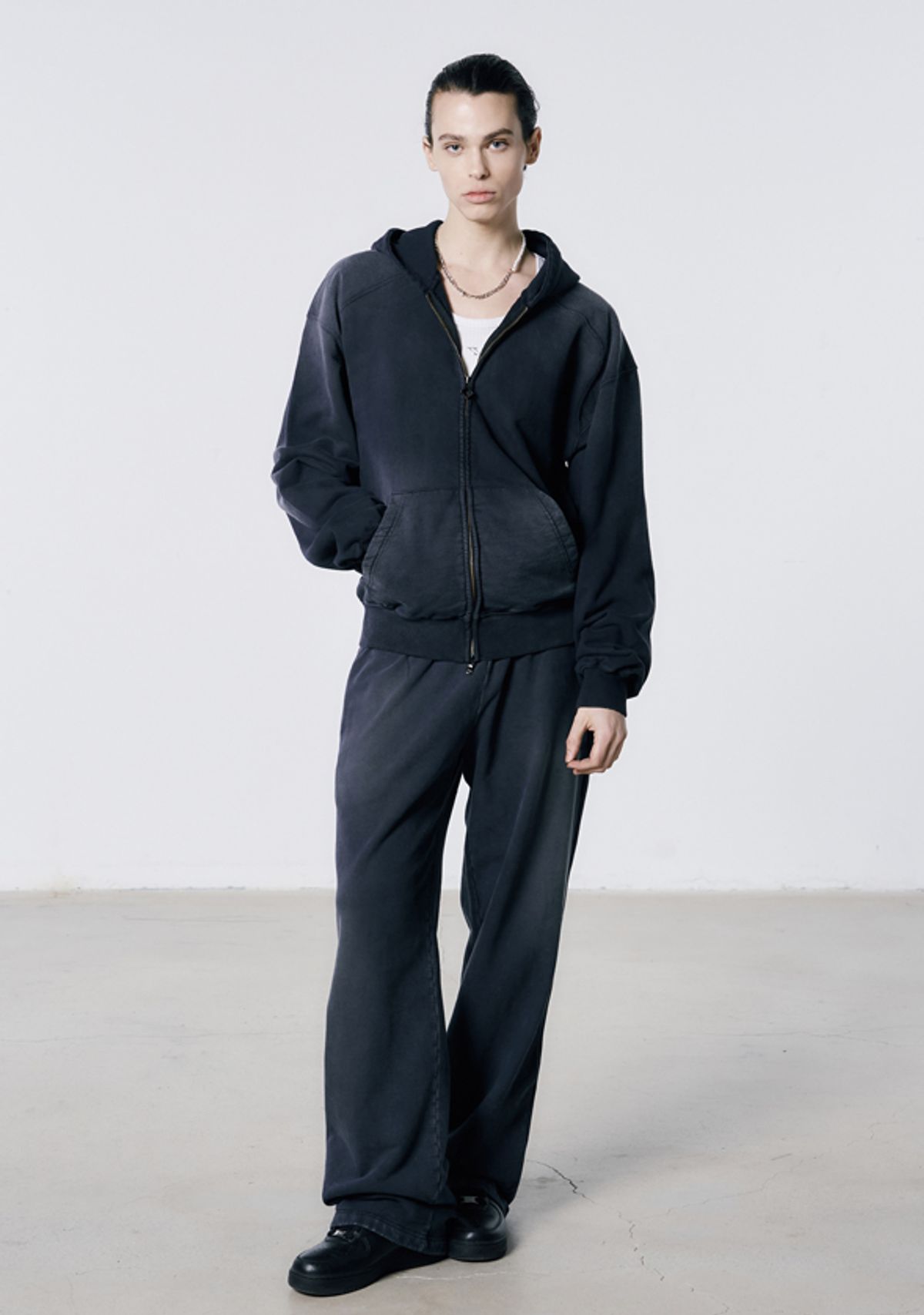 세비지(SAVAGE) Sweatpants - Washed Navy
