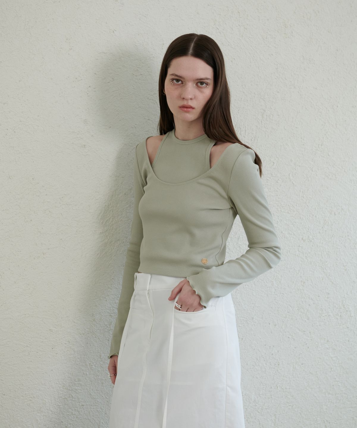언뮤트(UNMUTE) LAYERED U-NECK TOP SET UP(OLIVE)