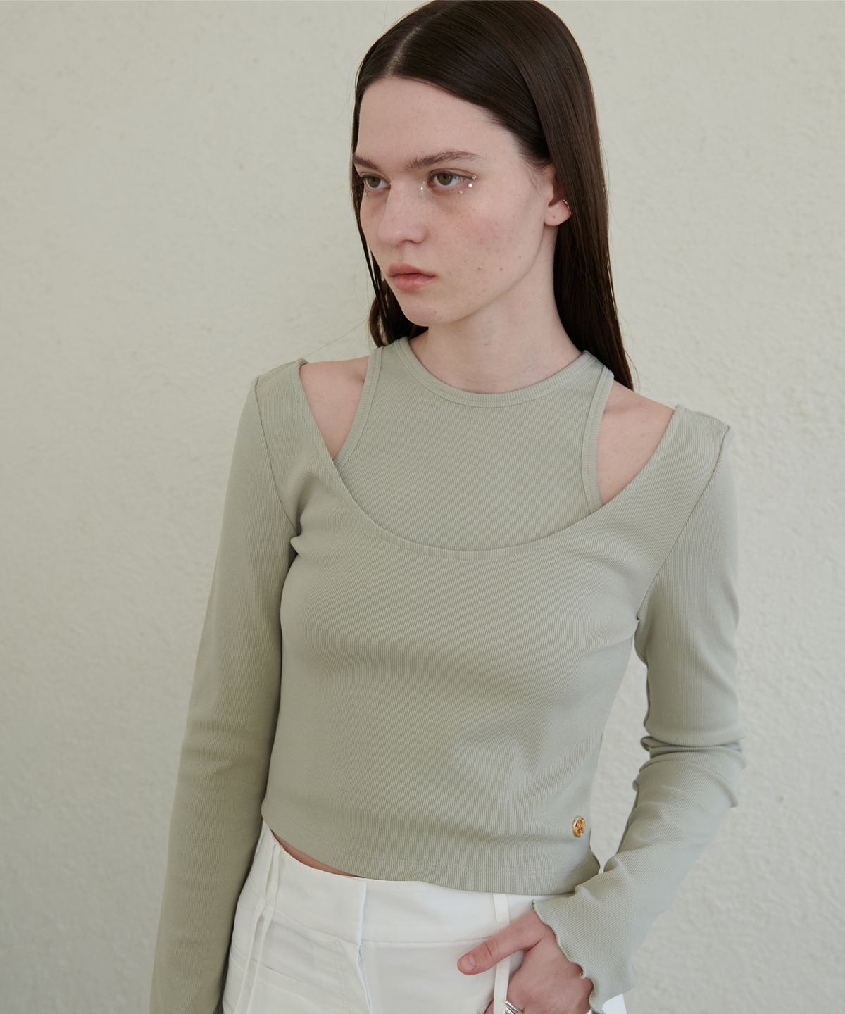 언뮤트(UNMUTE) LAYERED U-NECK TOP SET UP(OLIVE)