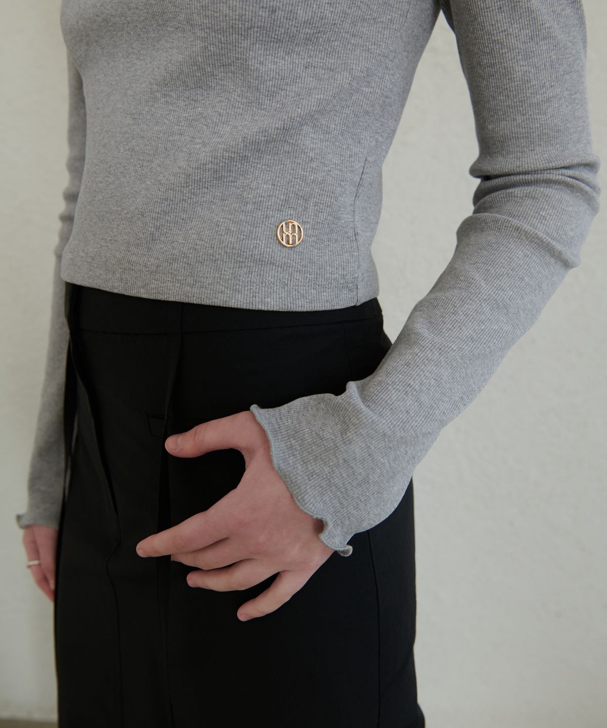 언뮤트(UNMUTE) LAYERED U-NECK TOP SET UP(GREY)