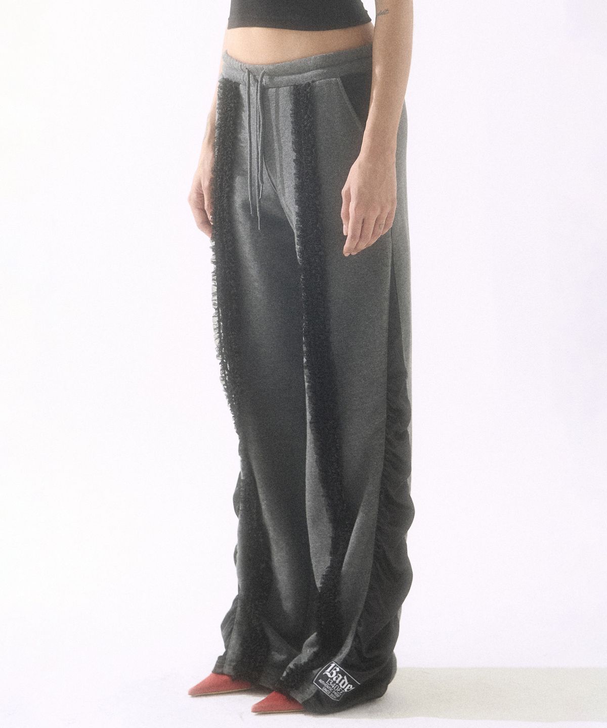 배디(BADEE) Lace Shirring Sweatpants Charcoal