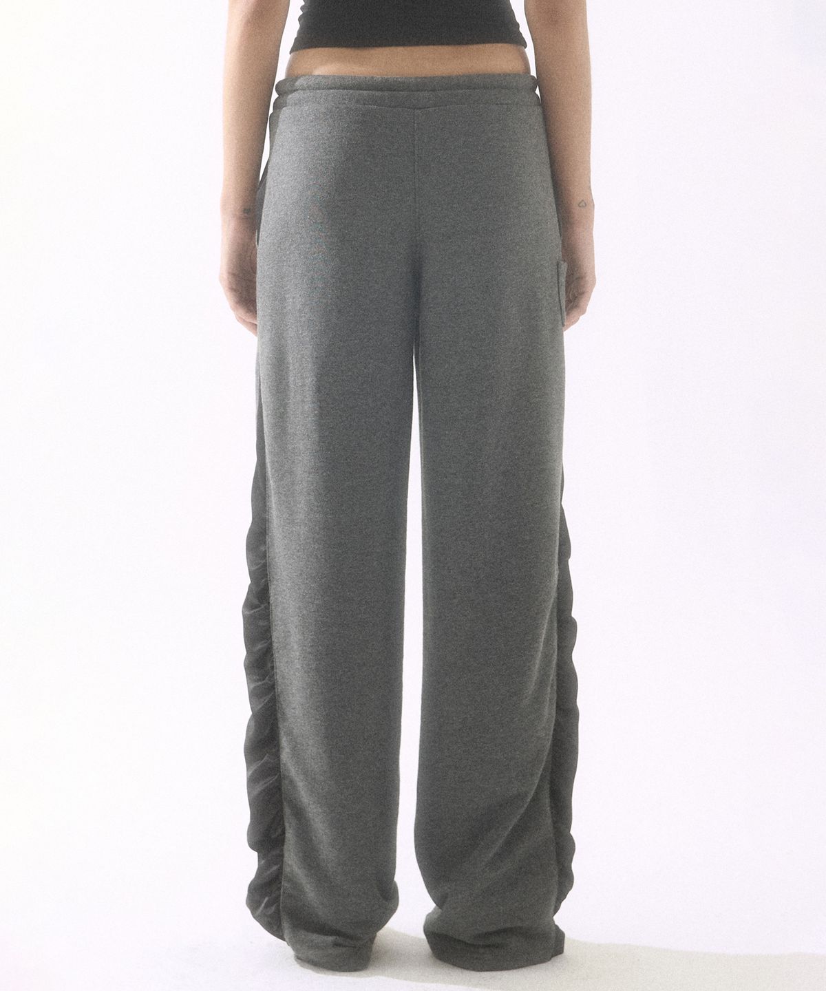 배디(BADEE) Lace Shirring Sweatpants Charcoal
