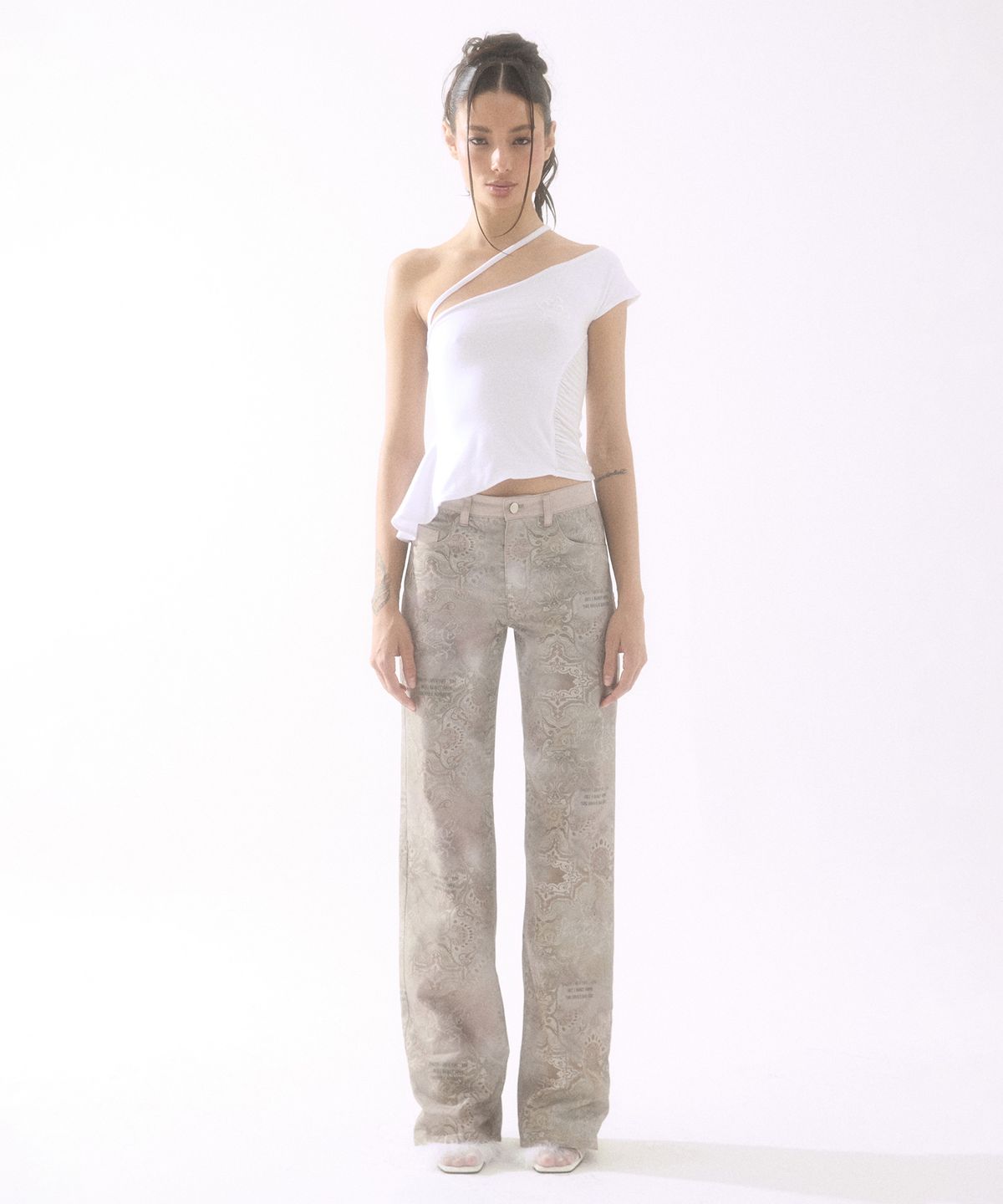 배디(BADEE) One Shoulder Drape Sleeveless White