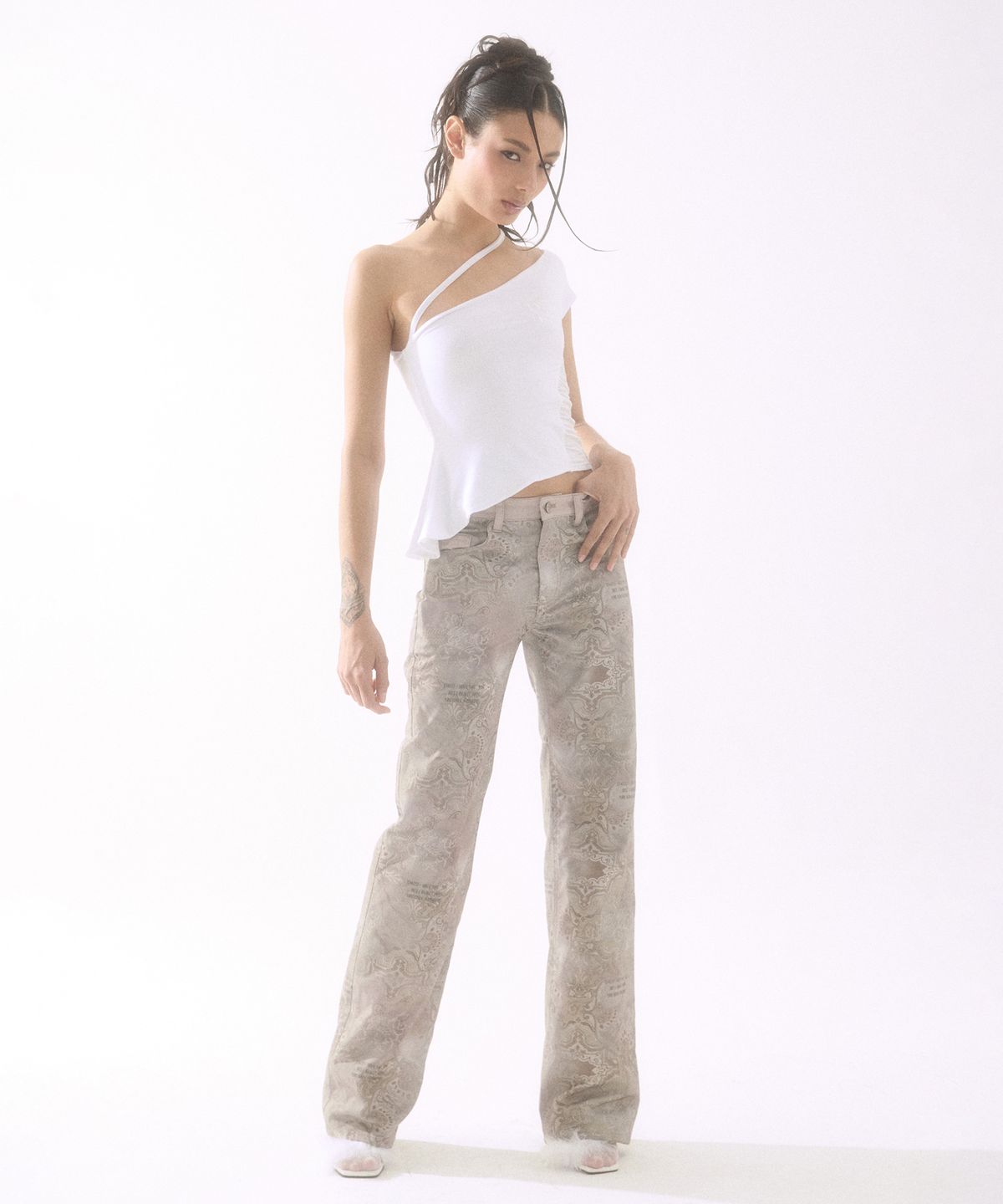 배디(BADEE) One Shoulder Drape Sleeveless White