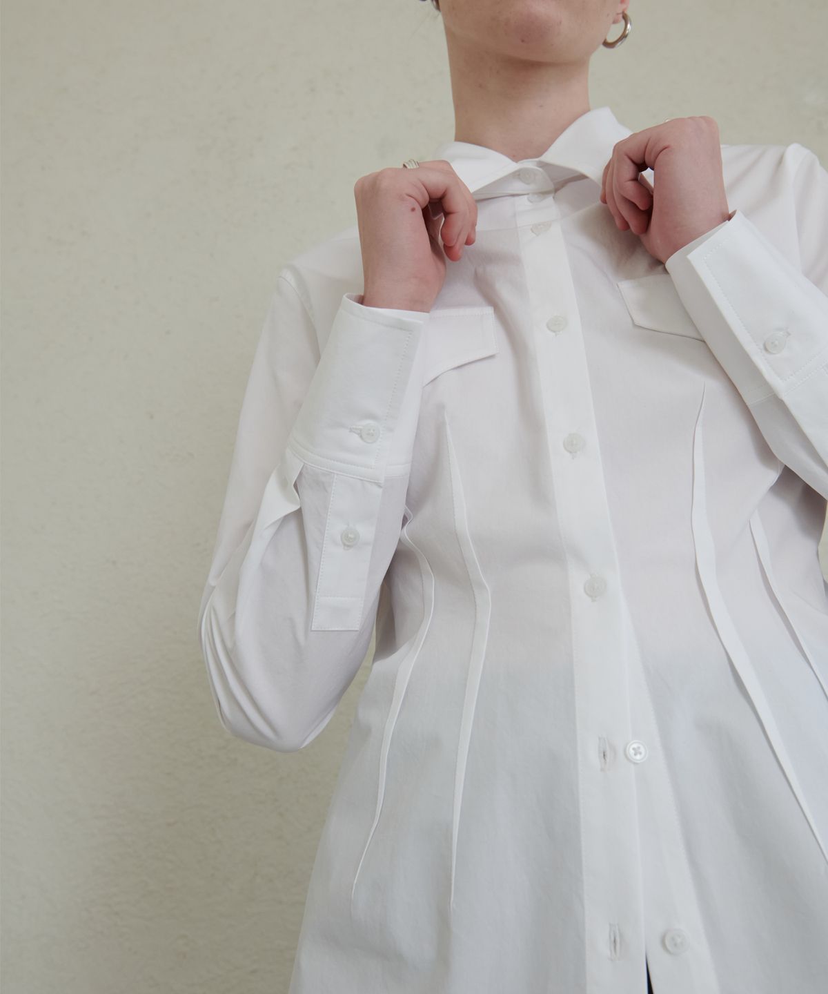 언뮤트(UNMUTE) OUT SEAM DETAIL SLIM SHIRTS(WHITE)