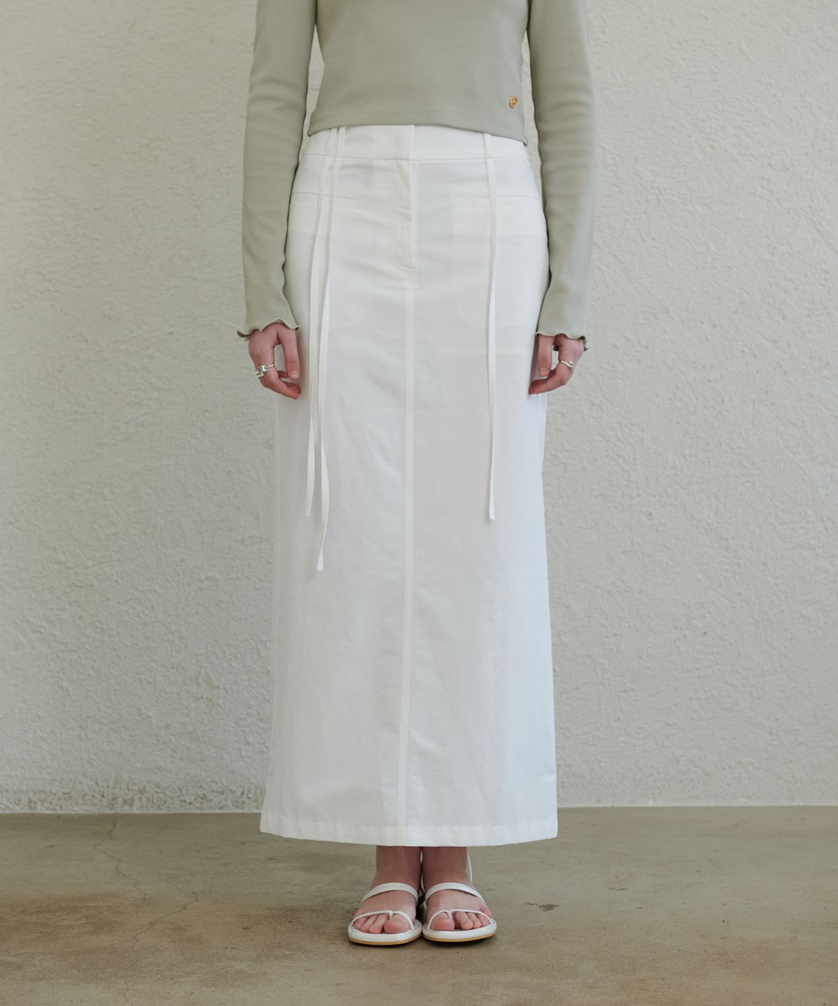 언뮤트(UNMUTE) BELT LOOP STRING PENCIL SKIRT(WHITE)