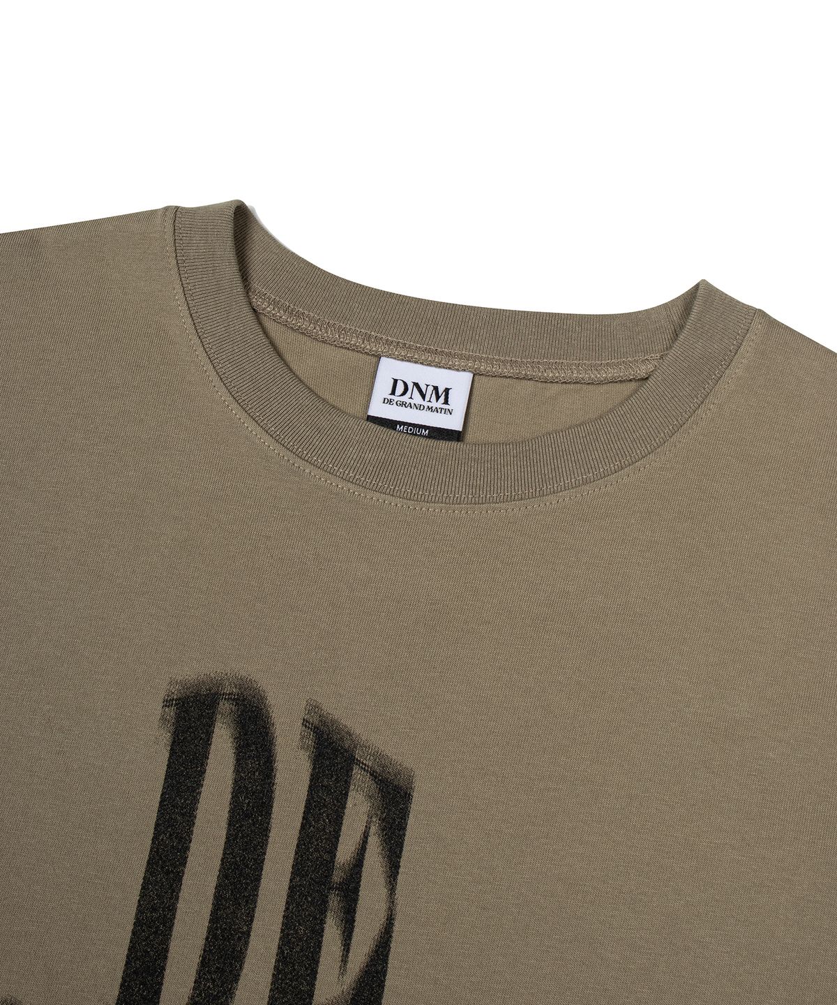 디 그랜드 마틴(DE GRAND MATIN) BLURRY LOGO TEE_KHAKI