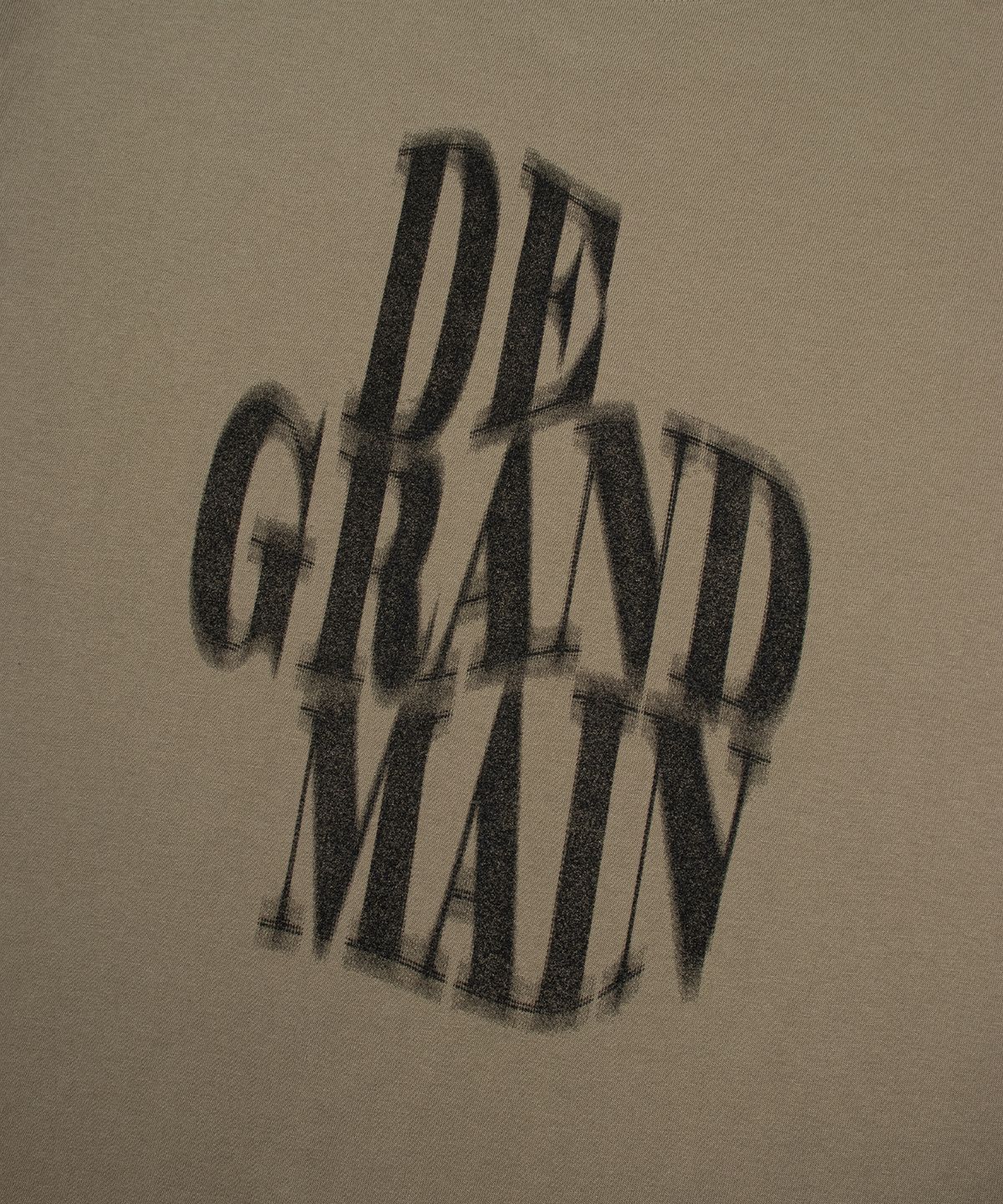 디 그랜드 마틴(DE GRAND MATIN) BLURRY LOGO TEE_KHAKI
