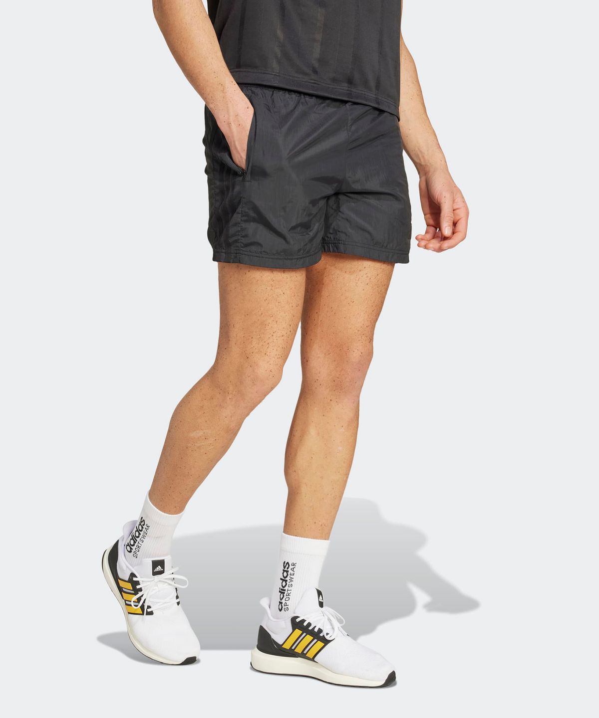 아디다스(ADIDAS) 티로 우븐 숏 팬츠 - 블랙 / IP3783