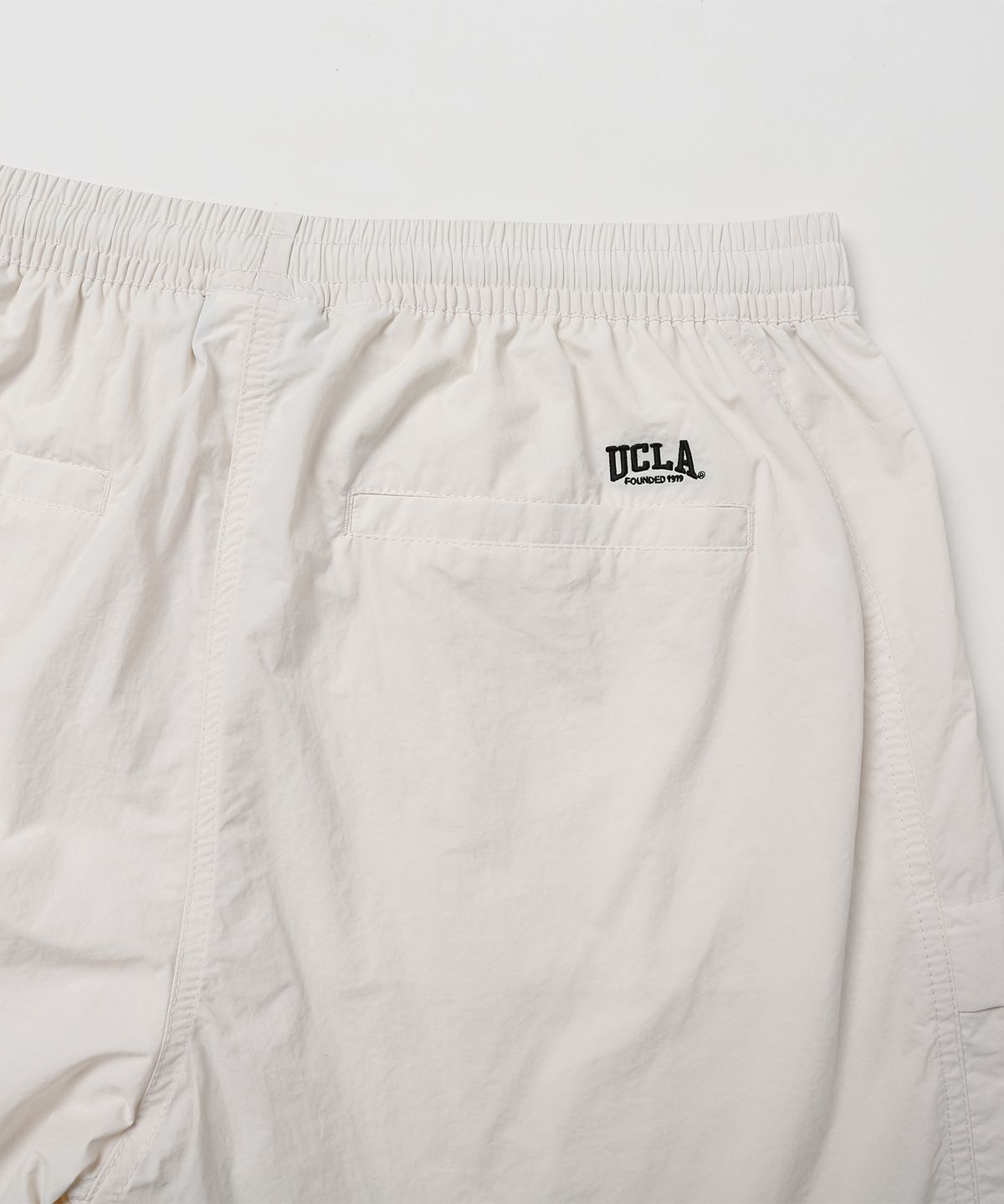 유씨엘에이(UCLA) 남녀공용 경량 사이드 포켓 하프팬츠[O-WHITE](UA3SP98_33)