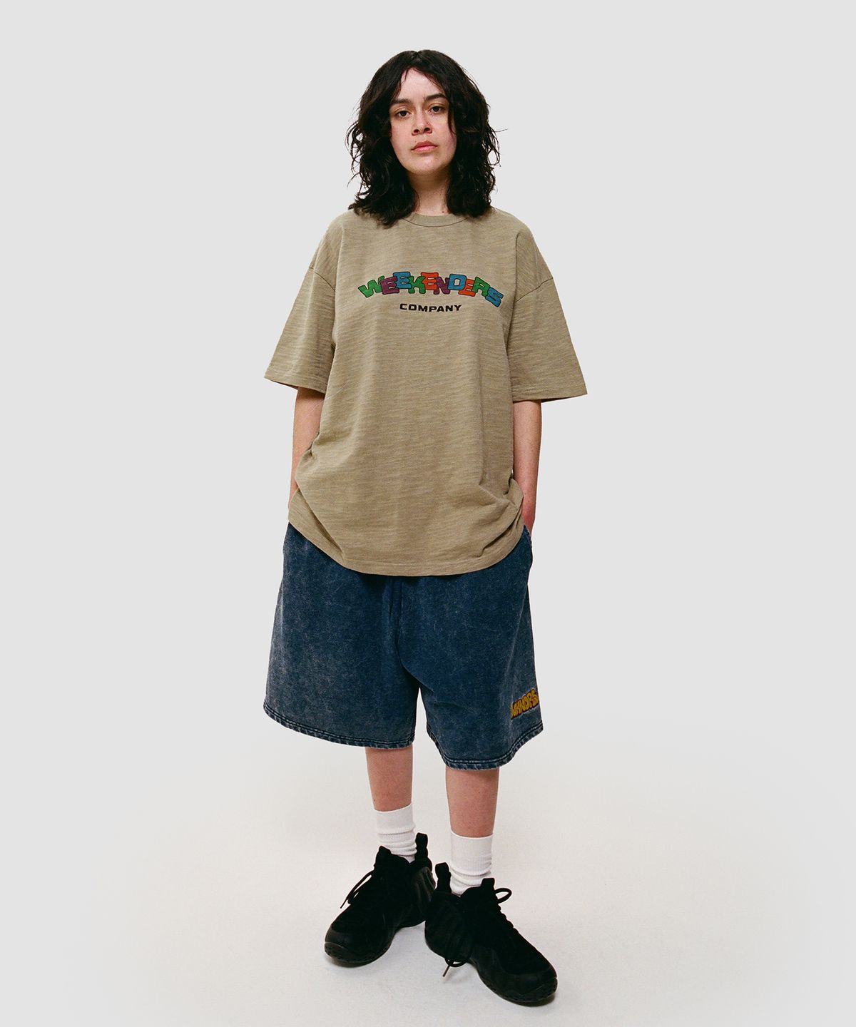 위캔더스(WKNDRS) LOGO SWEAT SHORTS (DENIM)