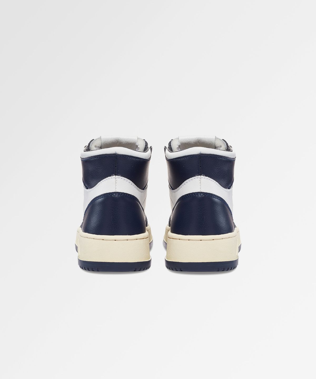 오트리(AUTRY) 메달리스트 MID CUT 스니커즈 in leather blue