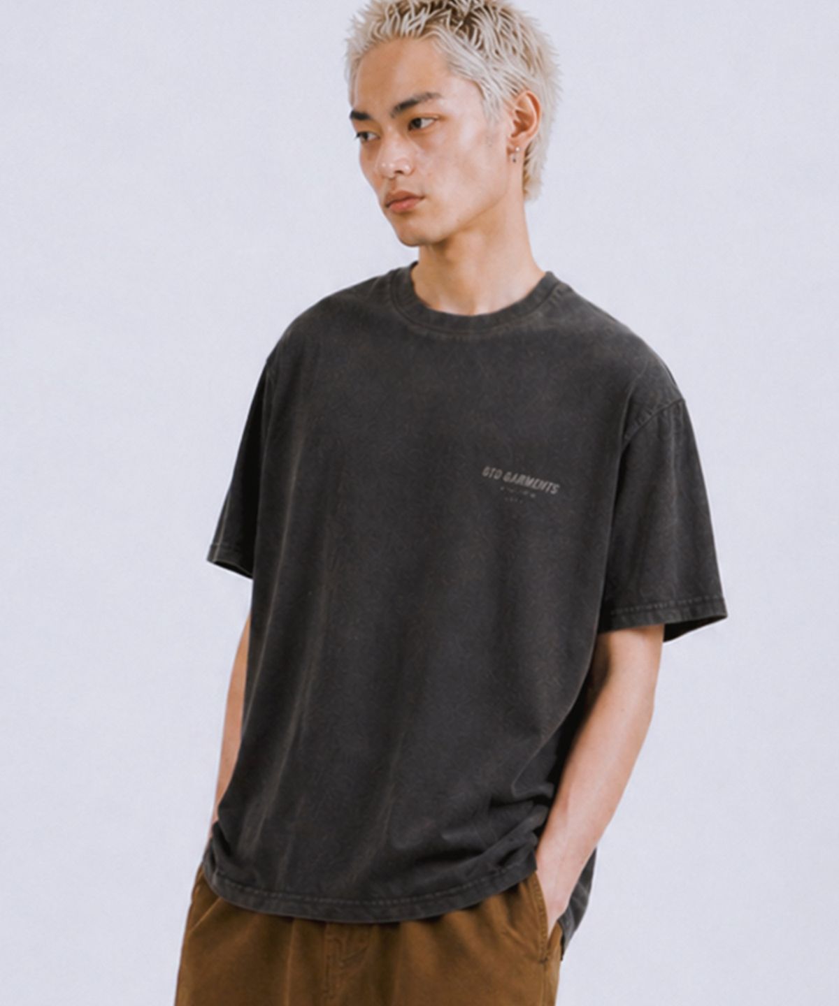 큐티에잇 가먼츠(QT8 GARMENTS) LB Pigment Simple Logo Tee (Charcoal)