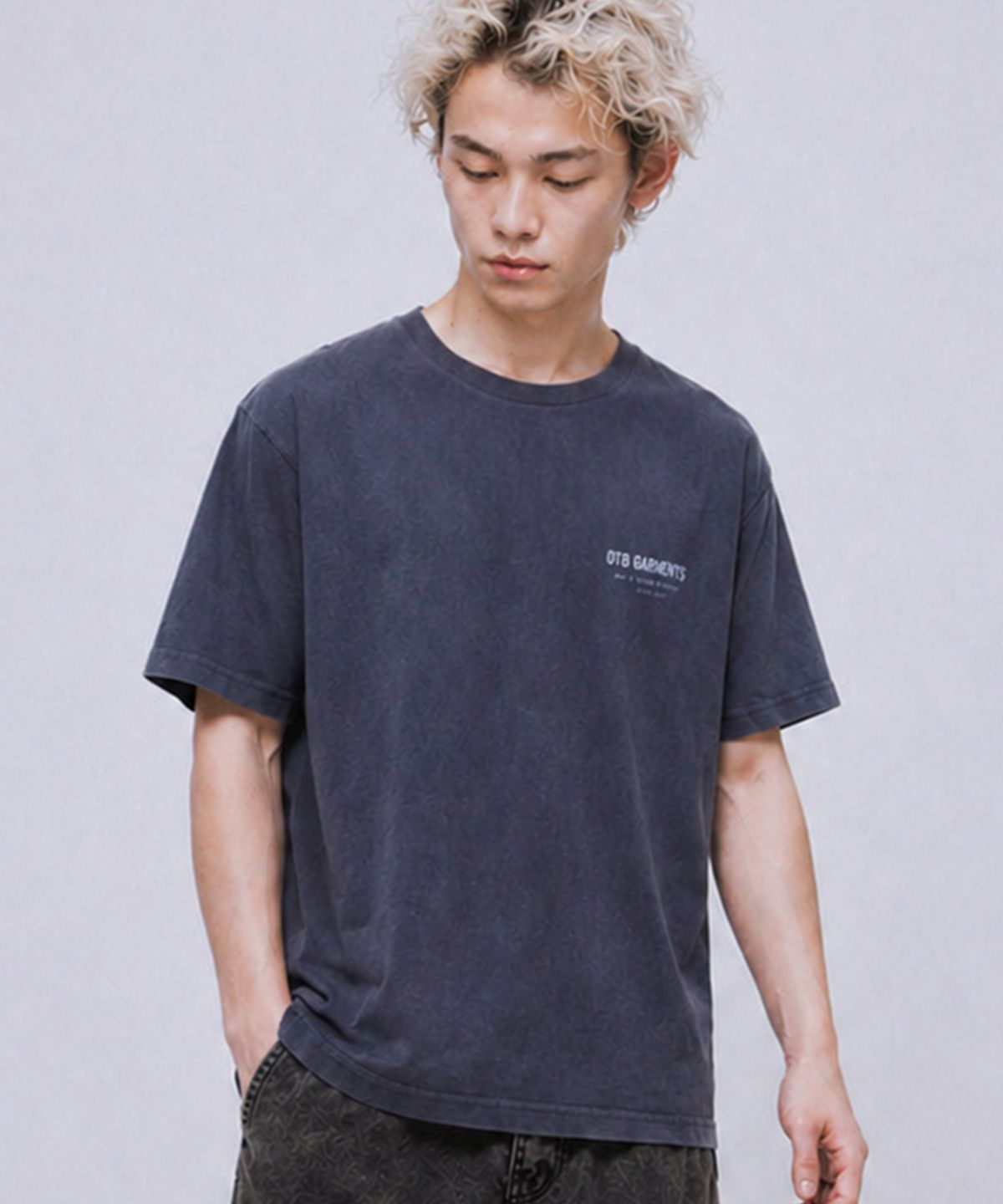 큐티에잇 가먼츠(QT8 GARMENTS) LB Pigment Simple Logo Tee (Navy)