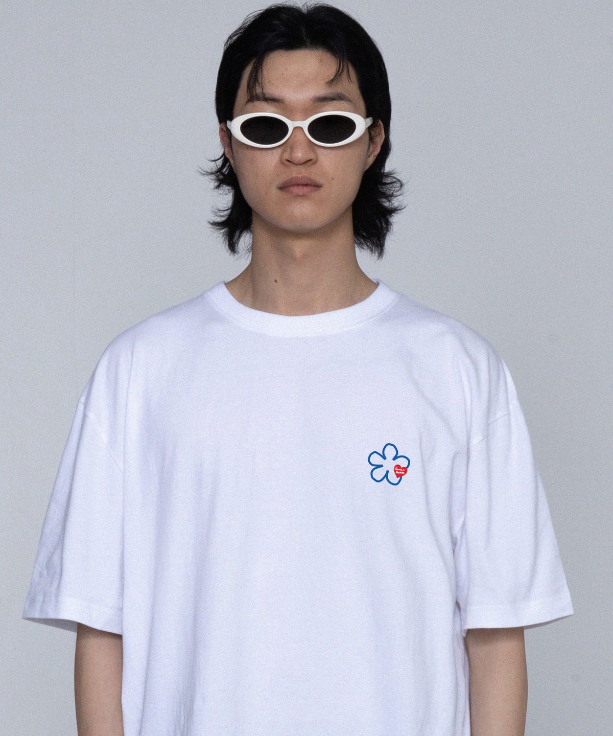 그레이버(GRAVER) [UNISEX]스몰 라인 플라워 하트로고 반팔티_화이트