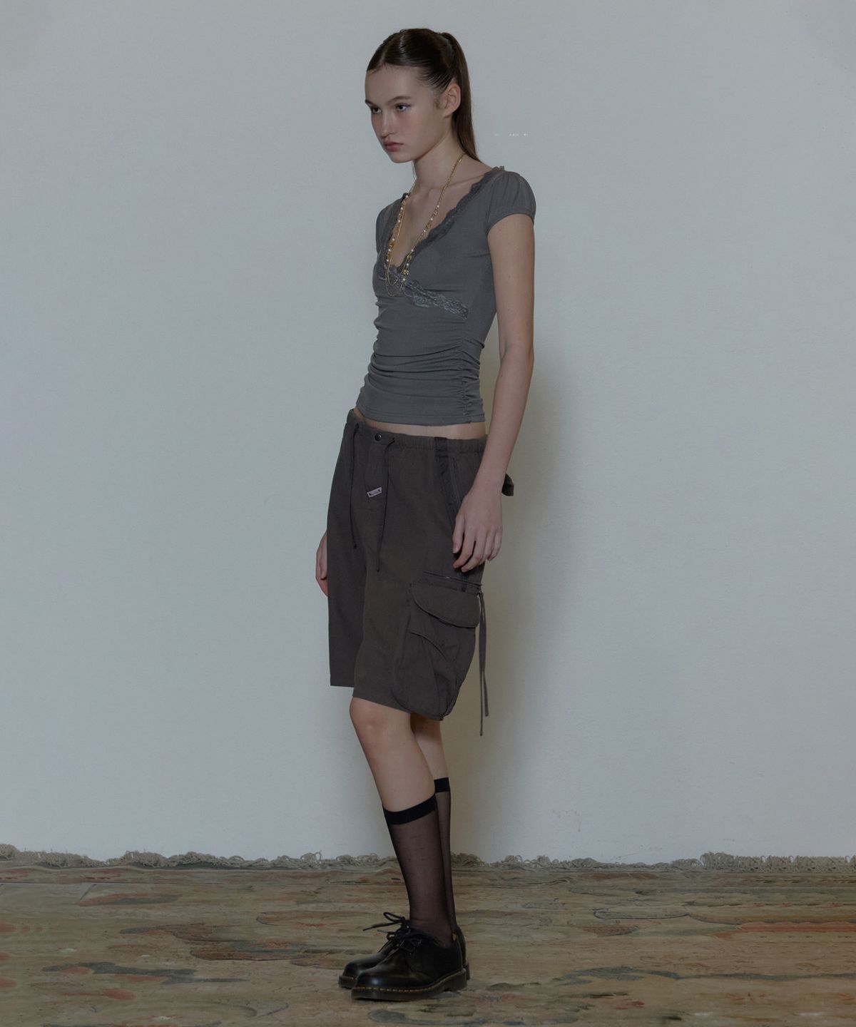 스컬프터(SCULPTOR) Lace Trim Wrap Tee Charcoal