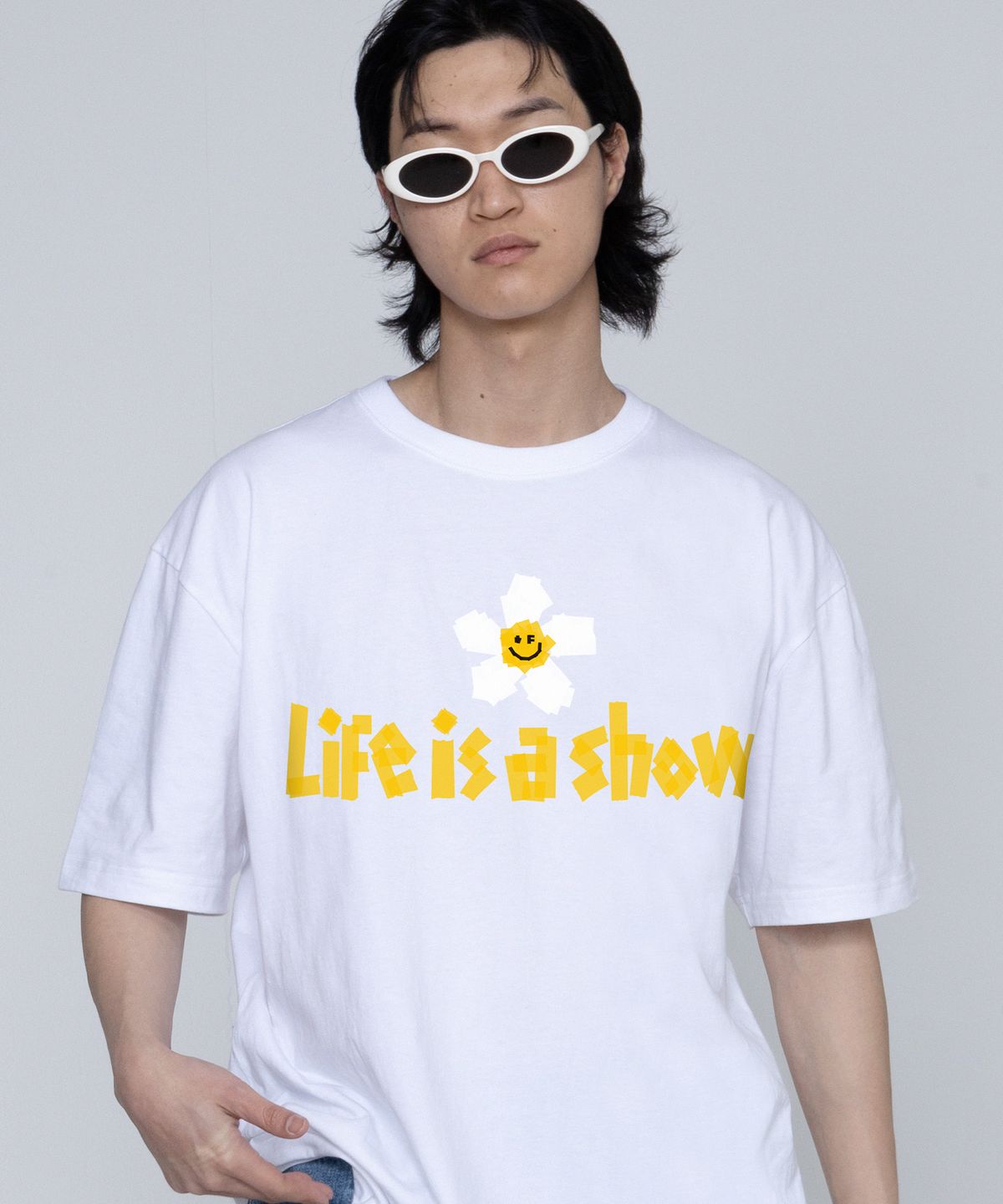 그레이버(GRAVER) [UNISEX]테잎 플라워 스마일 반팔티_화이트