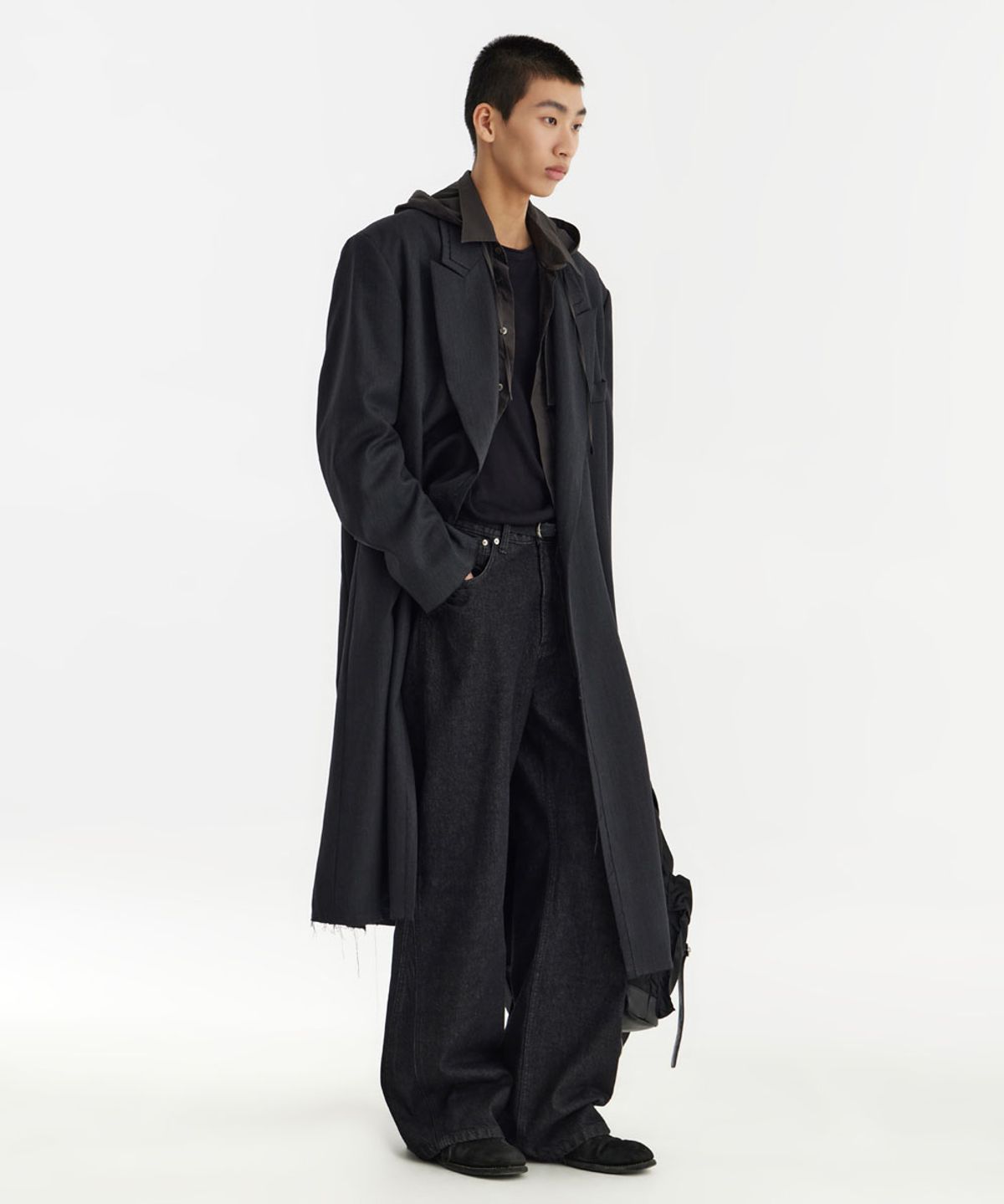 유스(YOUTH) Structured Flared Denim Pants - Washed Black