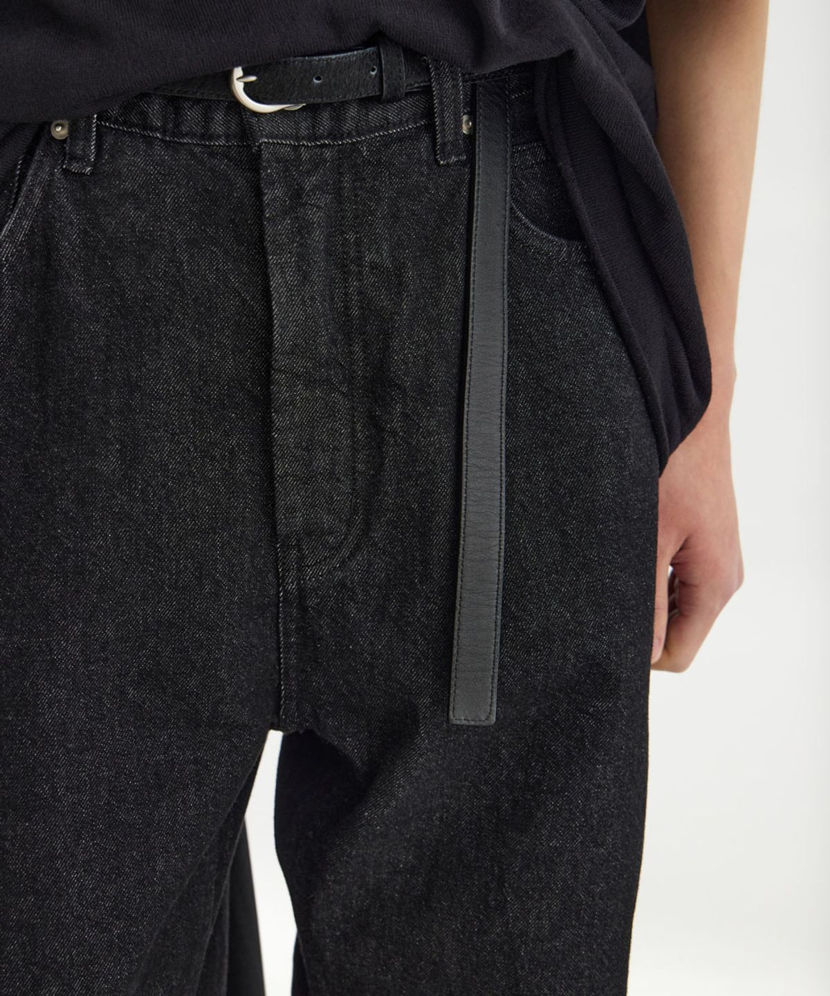유스(YOUTH) Structured Flared Denim Pants - Washed Black