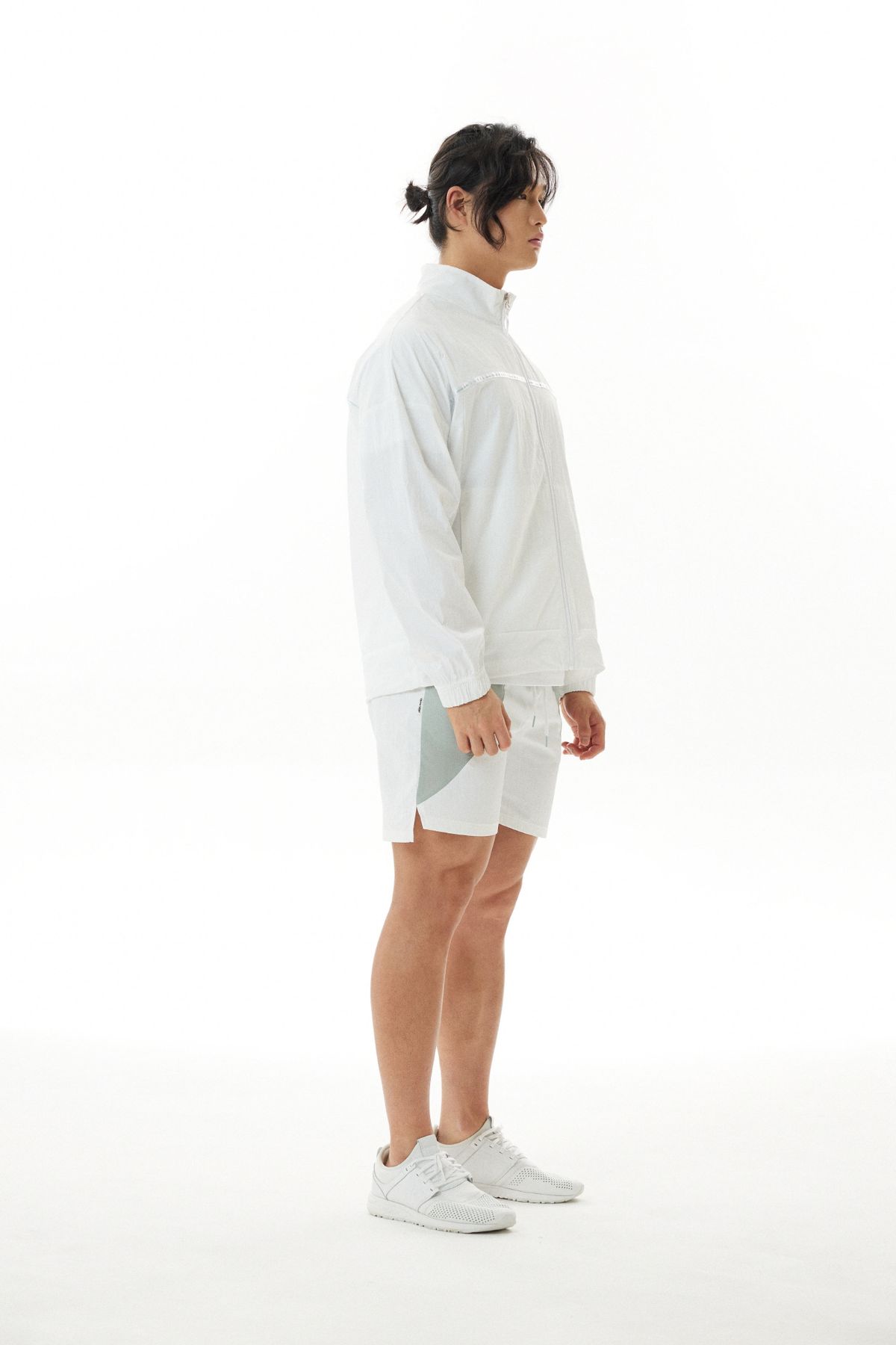 다이빙스팟(DIVINGSPOT) 크로스오버 윈드브레이커 화이트