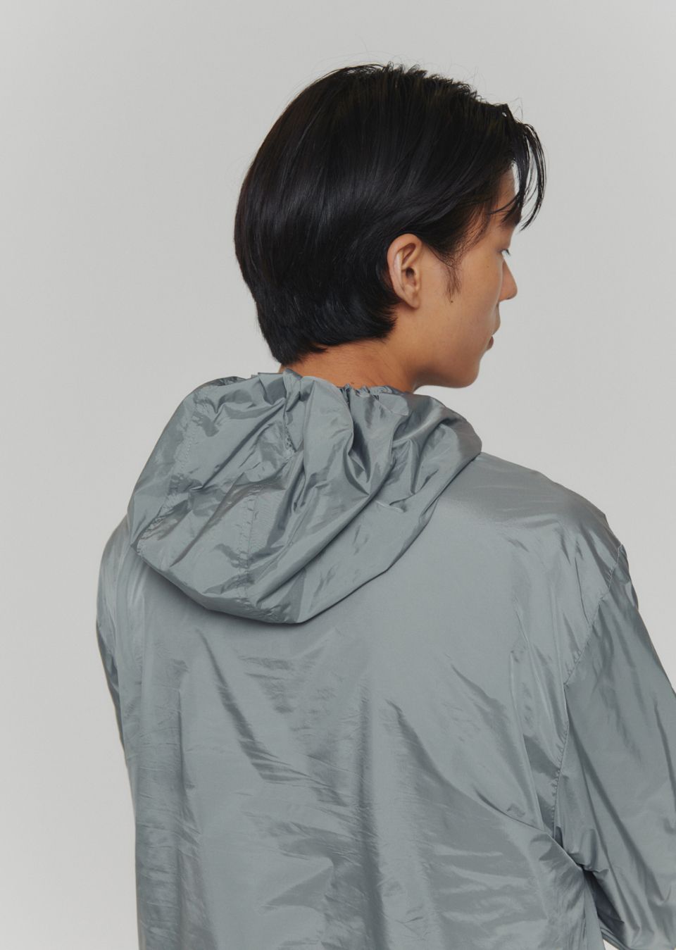 MUSINSA公式 | AMOMENTO GLOSSY NYLON HALF ZIP-UP JUMPER (3COLORS)