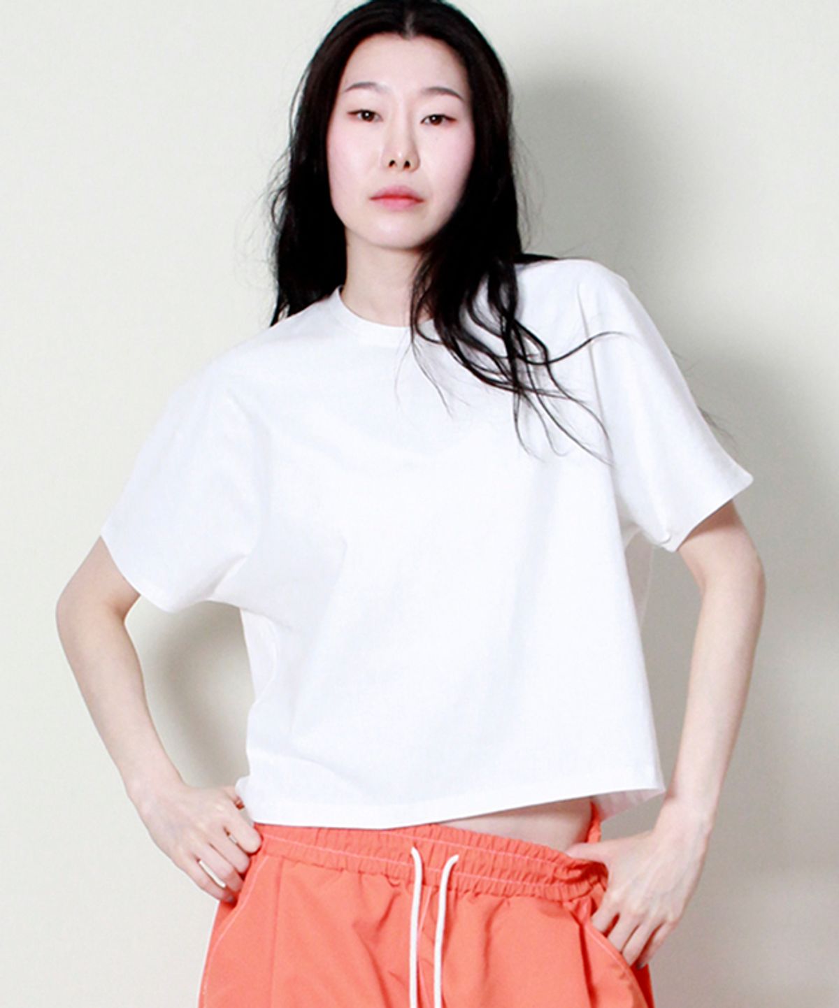 드마크(DEMARC) 솔리드 세미크롭 프렌치 하프슬리브 티셔츠 아이보리