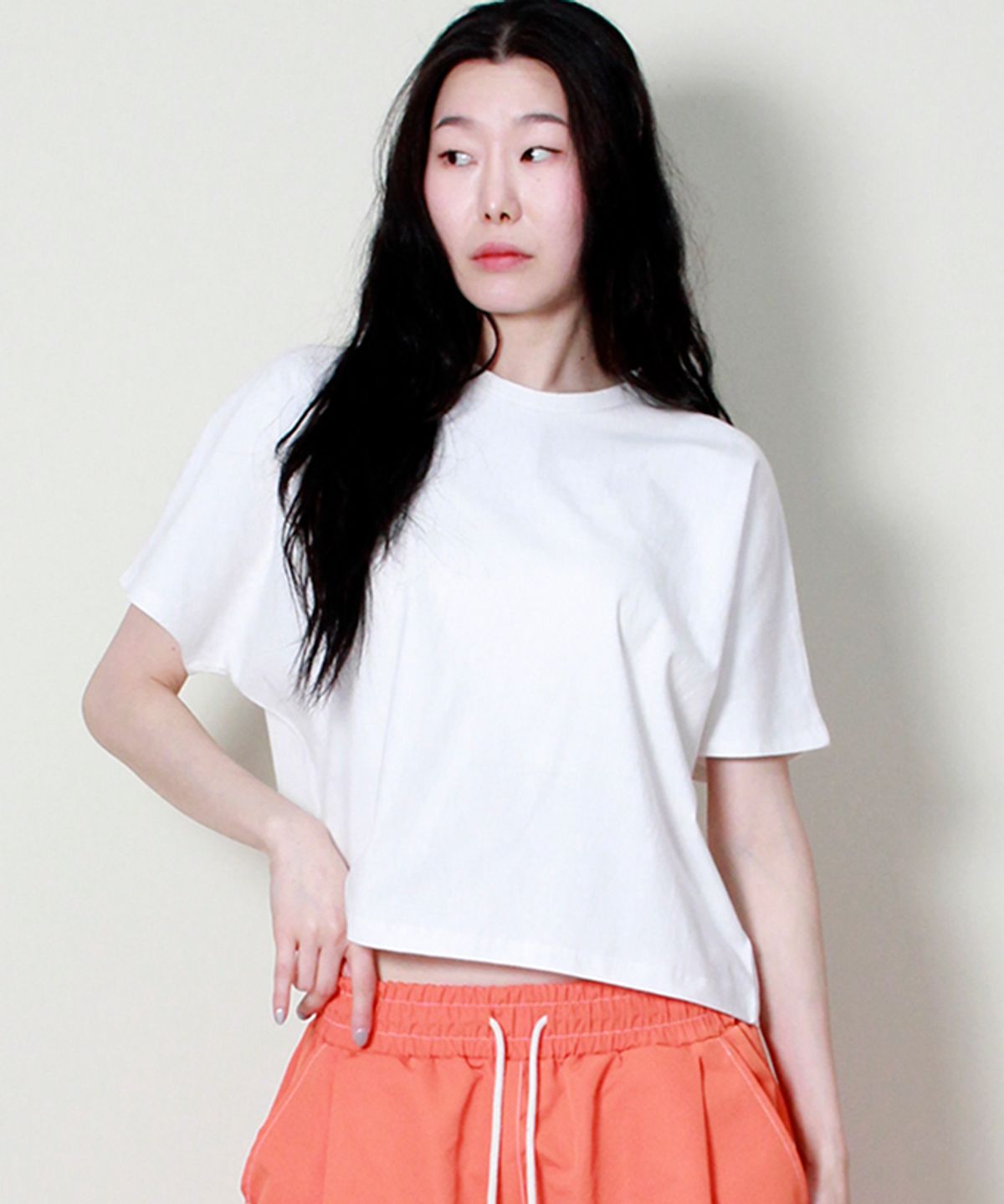 드마크(DEMARC) 솔리드 세미크롭 프렌치 하프슬리브 티셔츠 아이보리