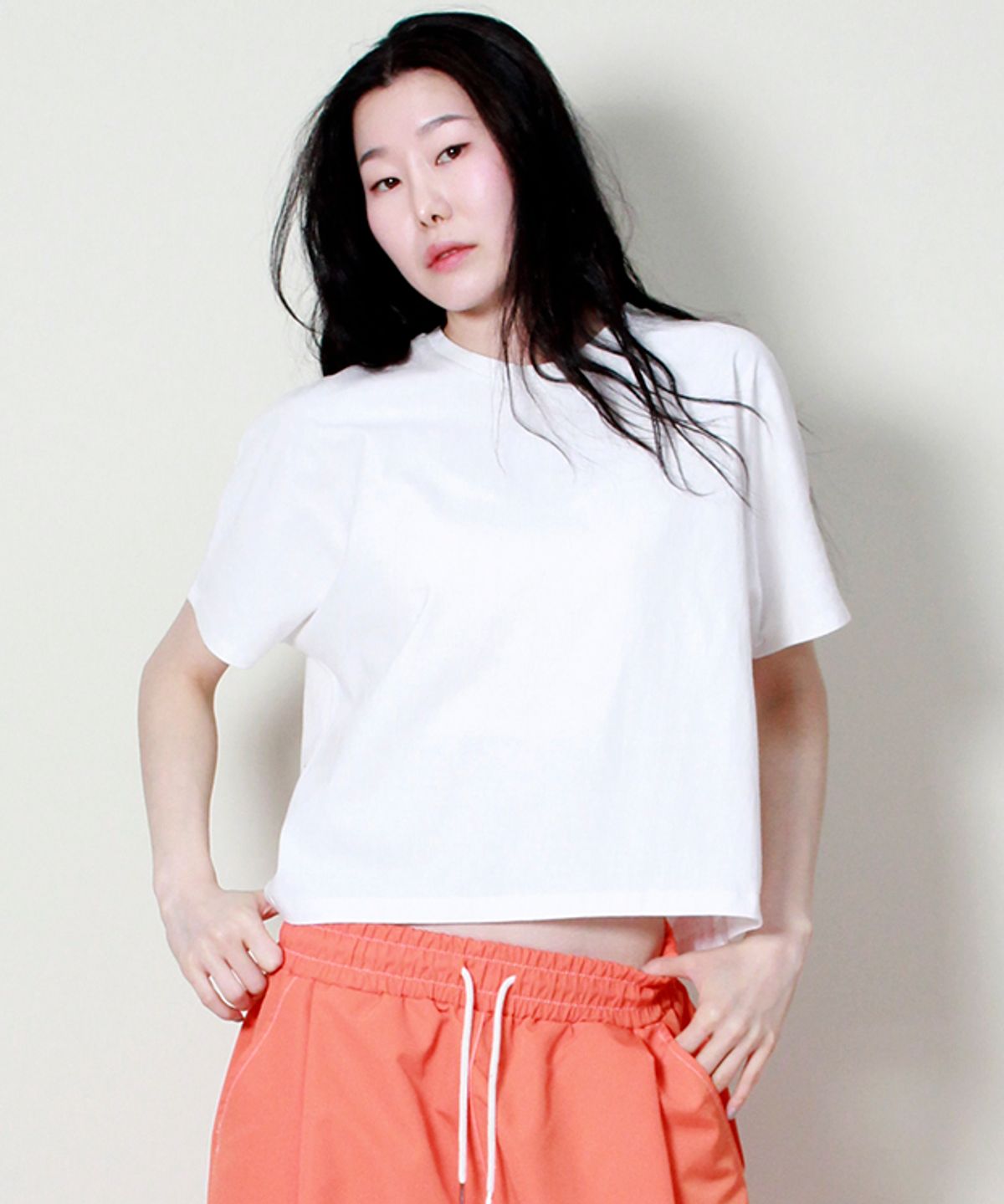 드마크(DEMARC) 솔리드 세미크롭 프렌치 하프슬리브 티셔츠 아이보리