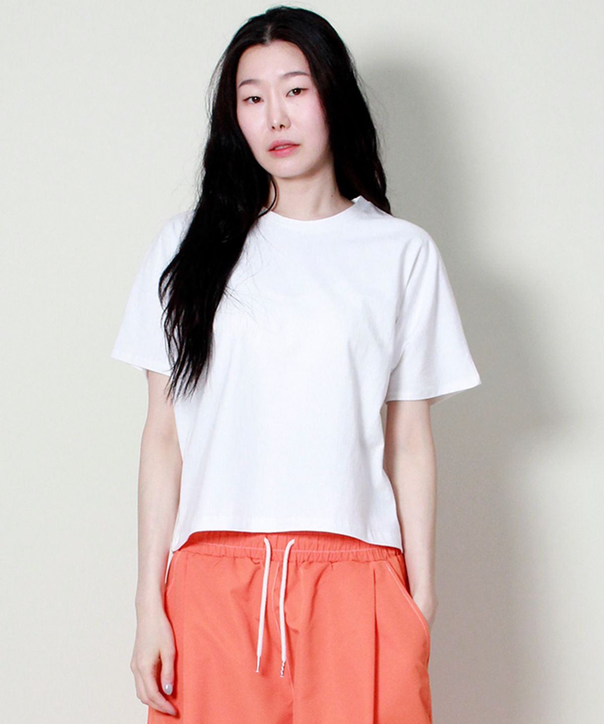 드마크(DEMARC) 솔리드 세미크롭 프렌치 하프슬리브 티셔츠 아이보리
