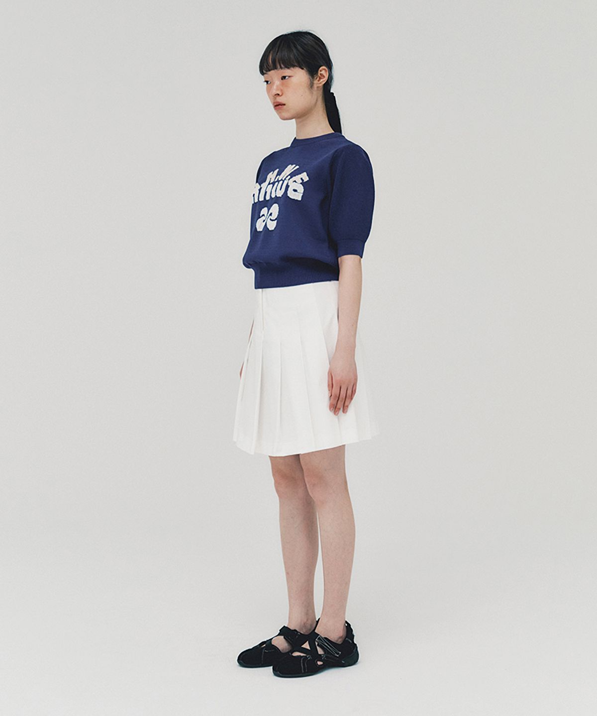 아위(AHWE) Logo Sweater_NAVY