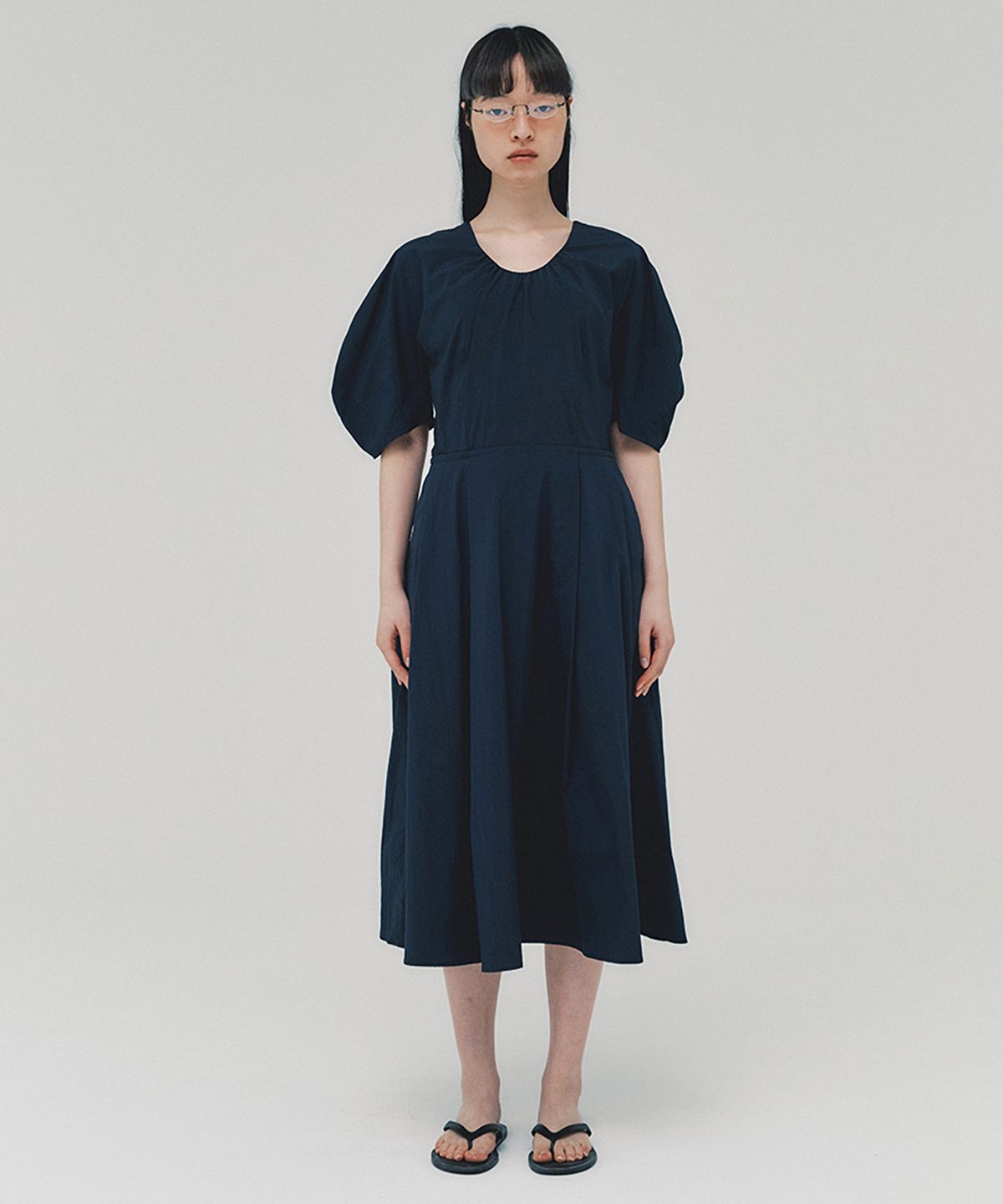 아위(AHWE) Lantern Sleeve Dress_DARK NAVY