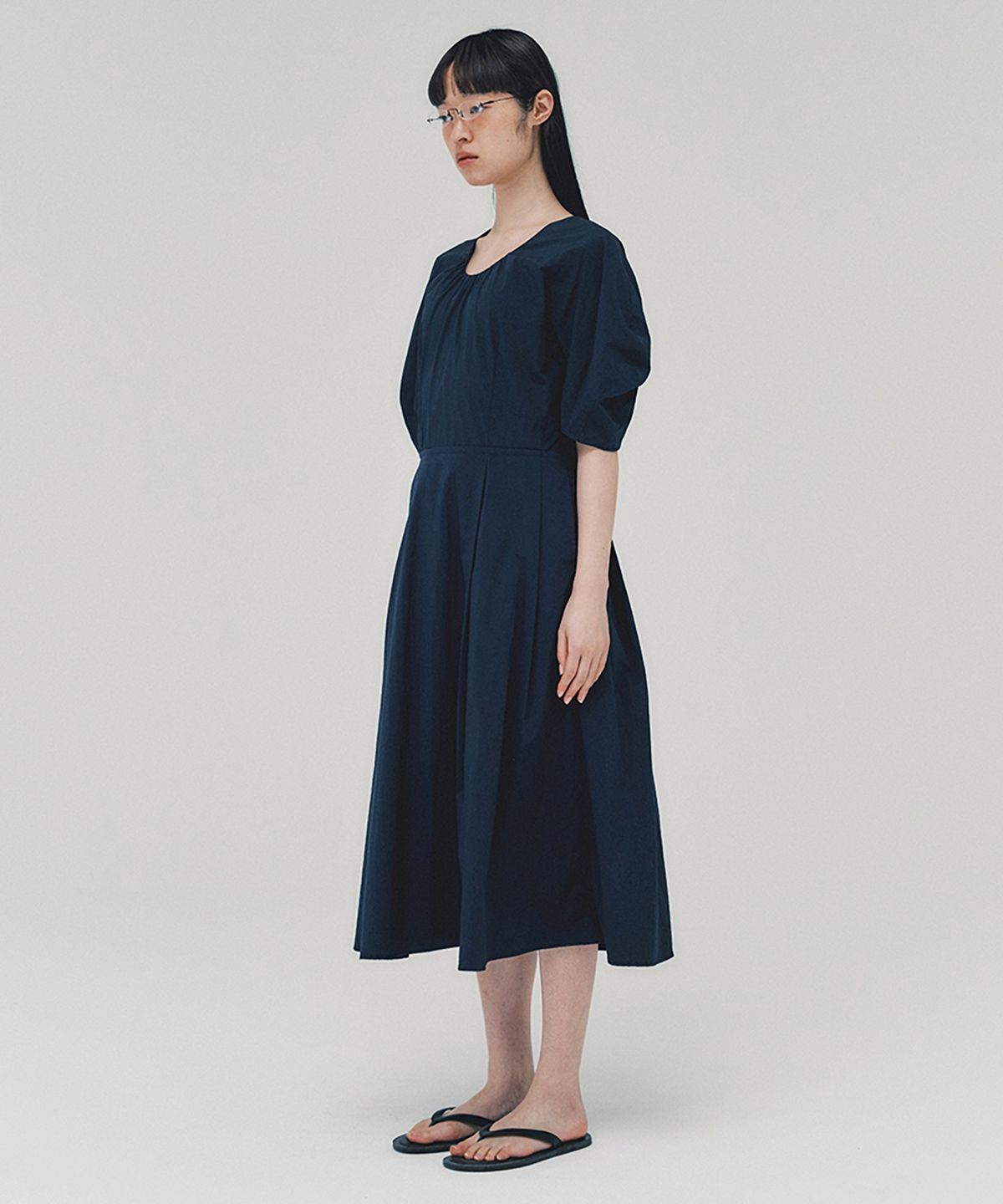 아위(AHWE) Lantern Sleeve Dress_DARK NAVY