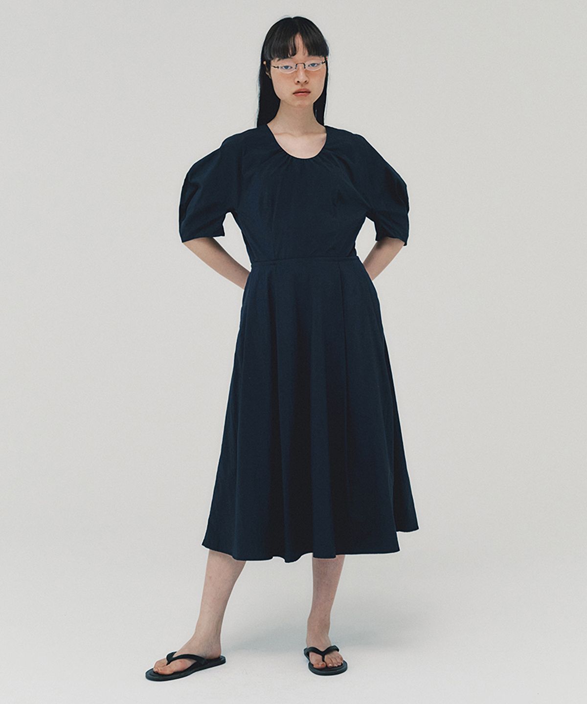 아위(AHWE) Lantern Sleeve Dress_DARK NAVY
