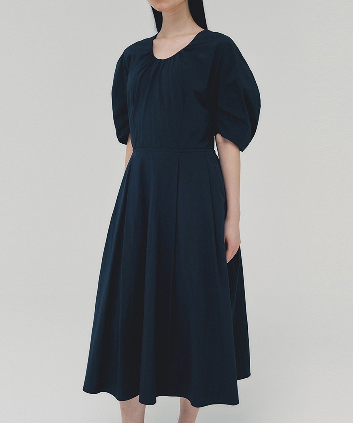 아위(AHWE) Lantern Sleeve Dress_DARK NAVY