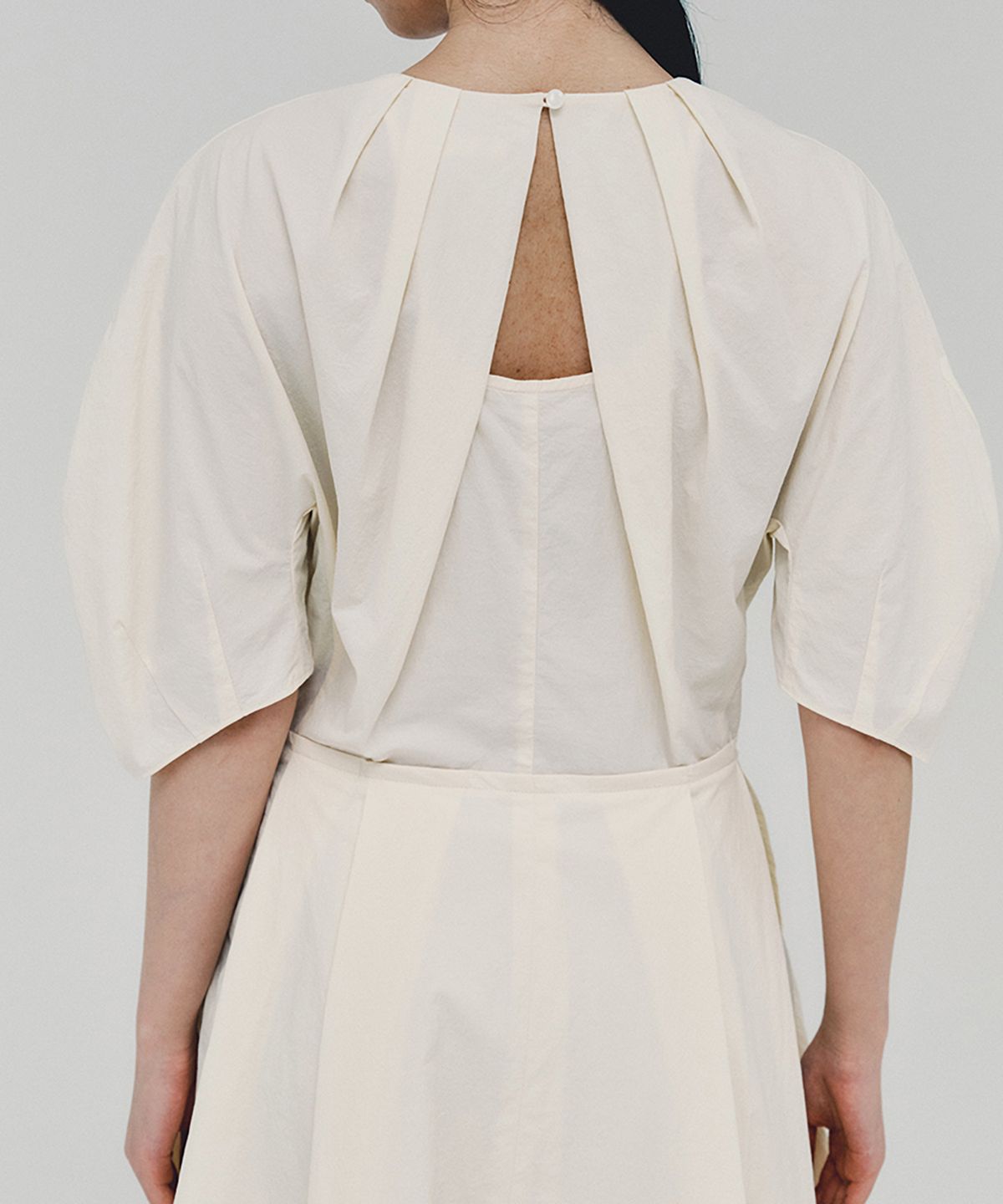 아위(AHWE) Lantern Sleeve Dress_CREAM