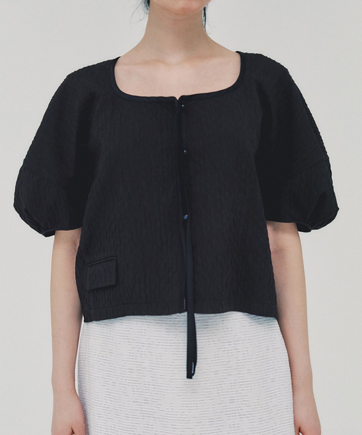 아위(AHWE) Tie Blouse_BLACK