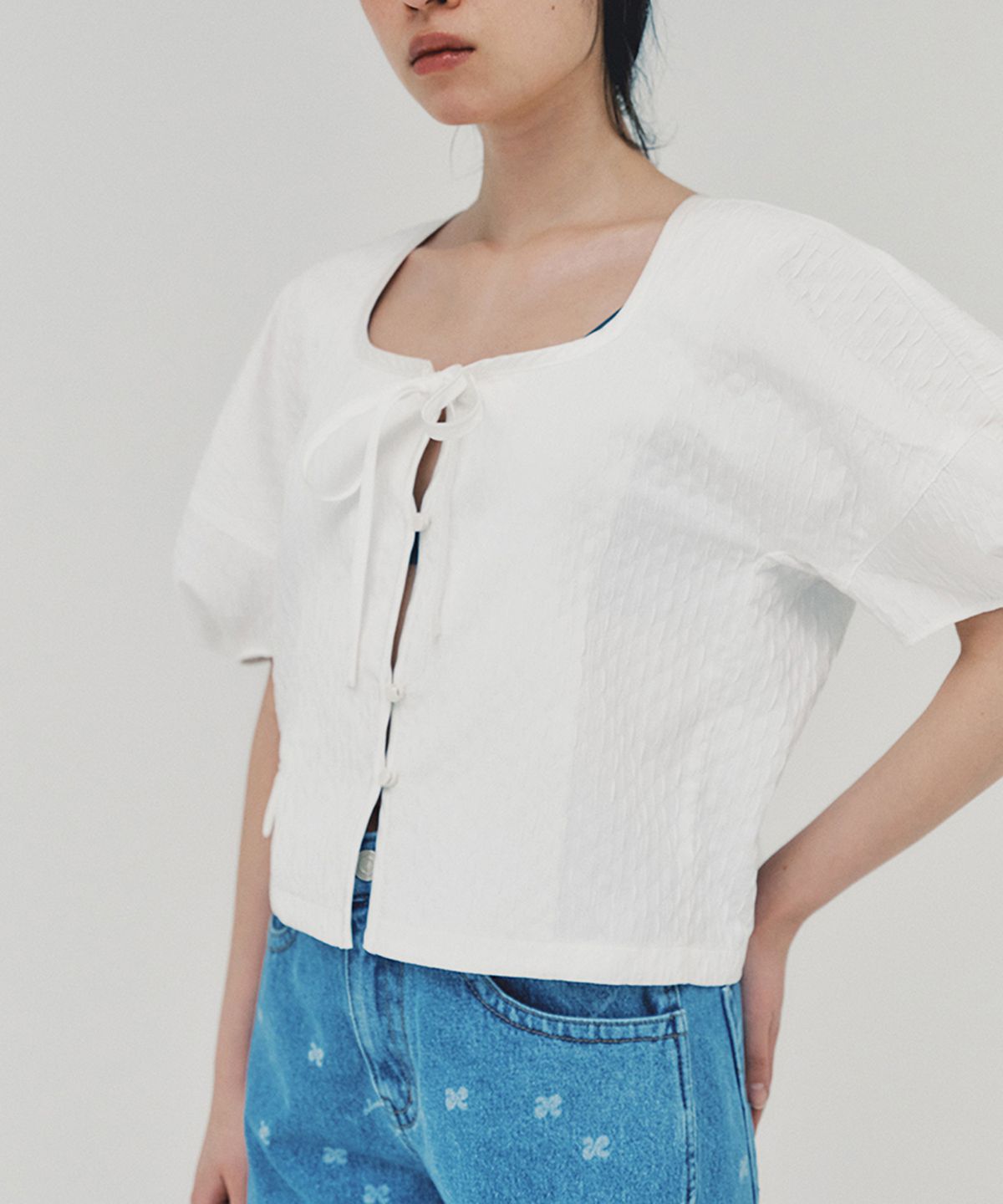 아위(AHWE) Tie Blouse_WHITE