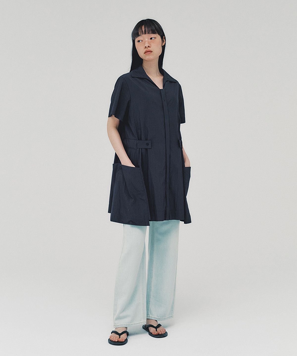 아위(AHWE) Mini Shirt Dress_CHARCOAL