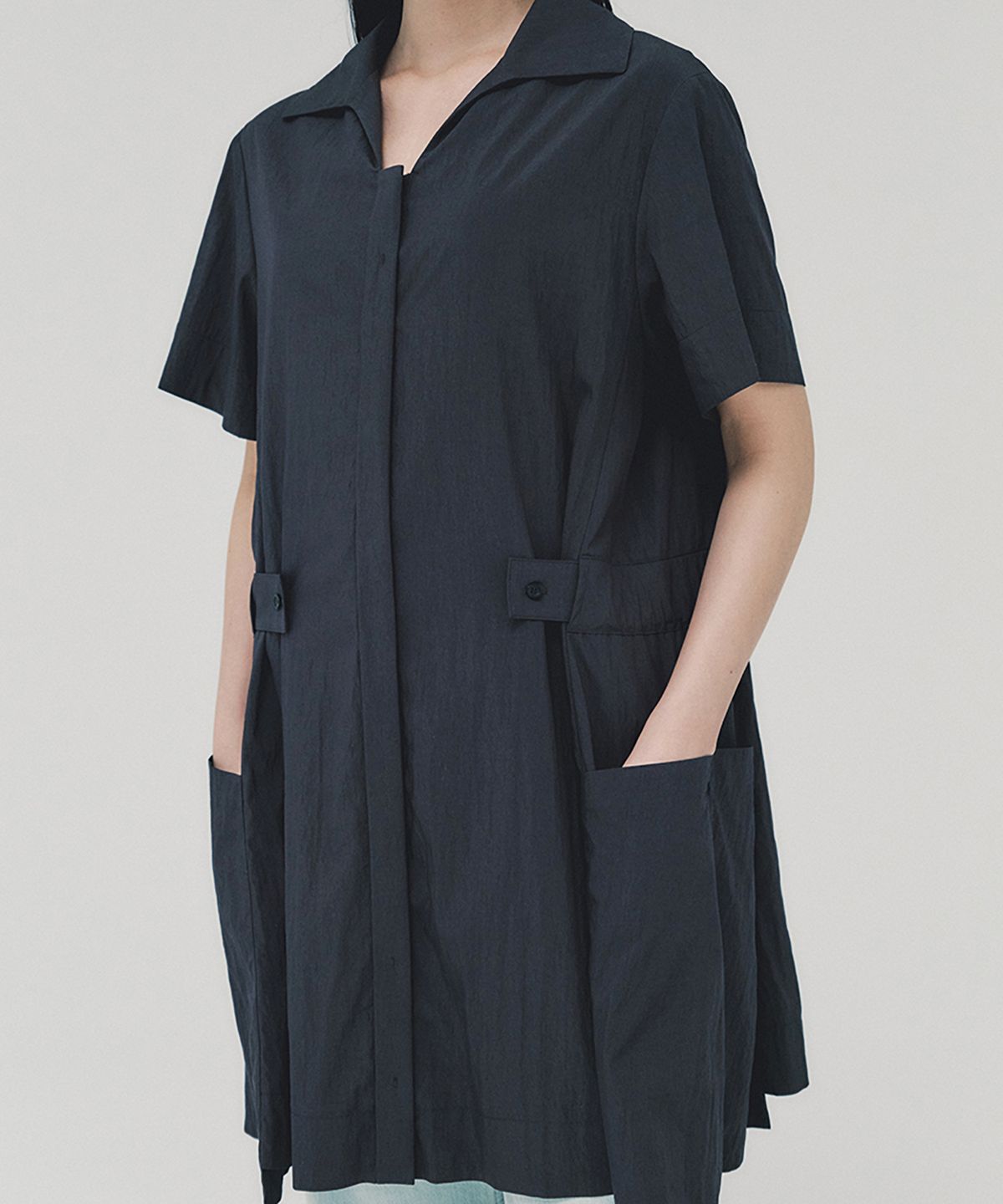 아위(AHWE) Mini Shirt Dress_CHARCOAL
