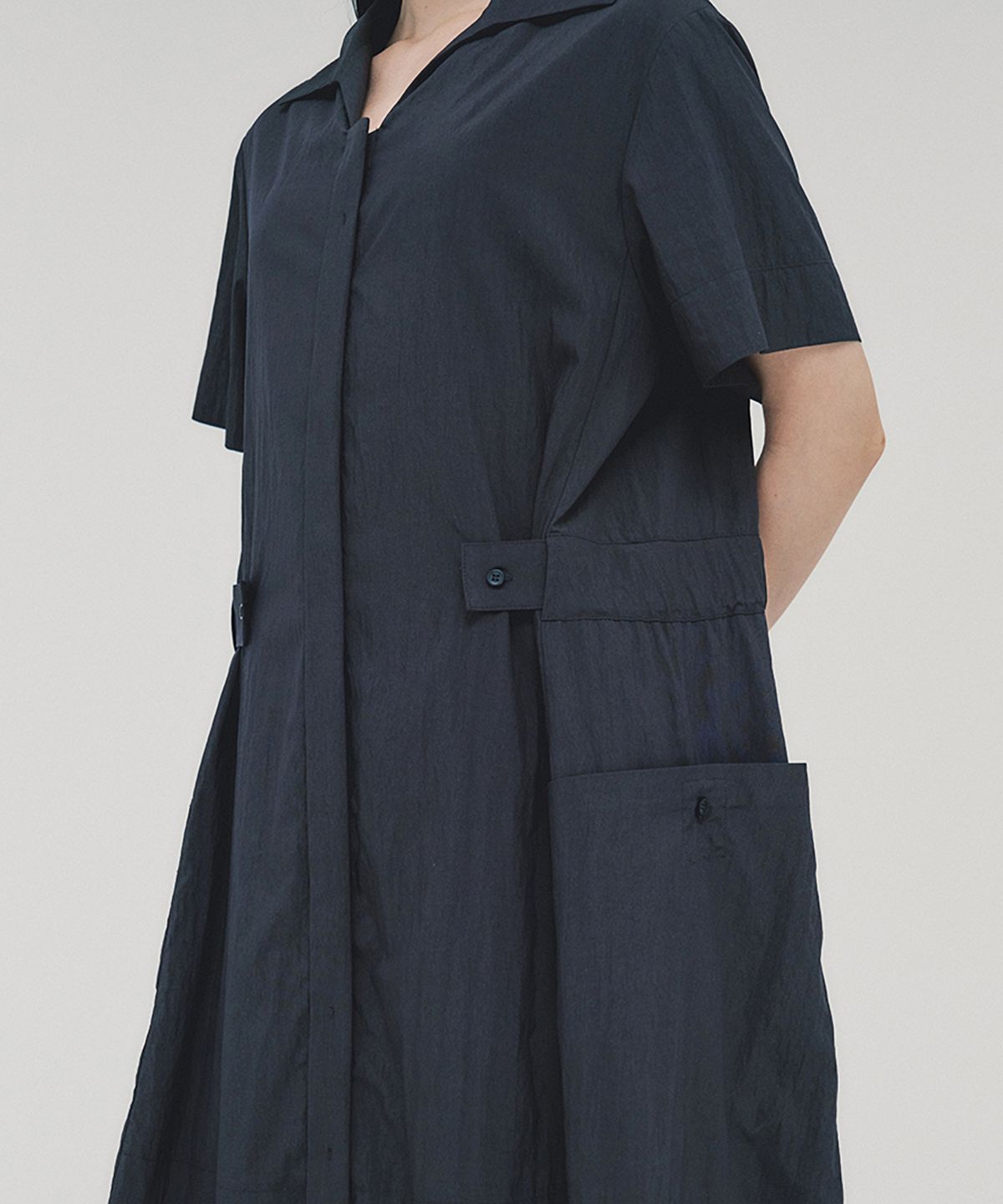 아위(AHWE) Mini Shirt Dress_CHARCOAL