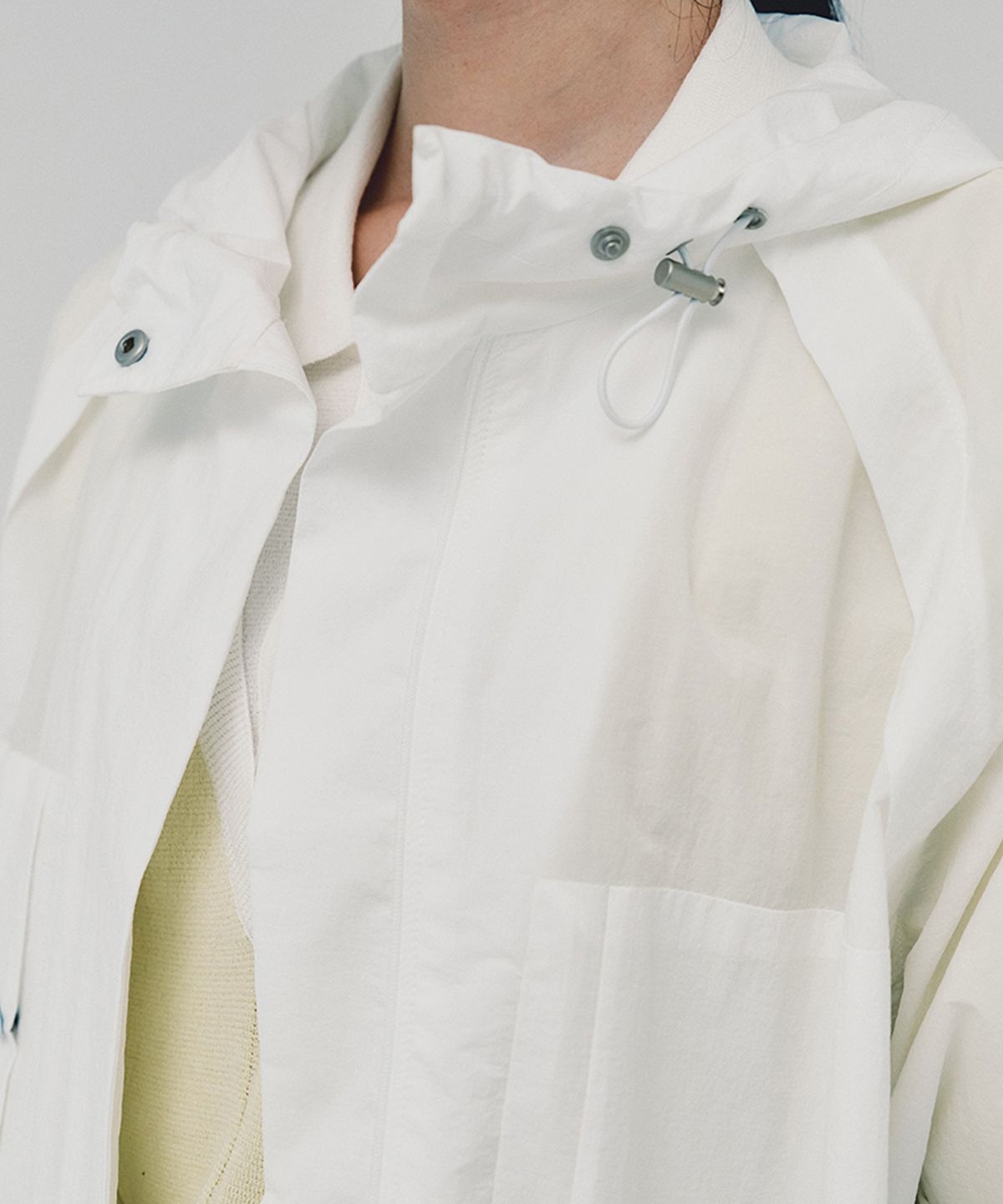 아위(AHWE) Nylon Zip-Up_WHITE