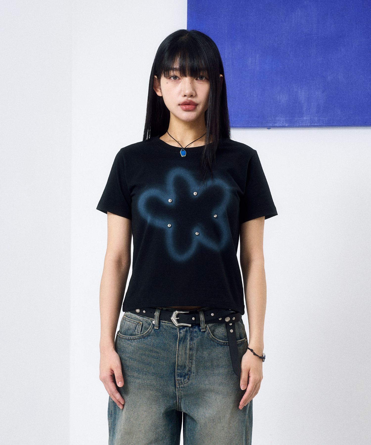 【IUGAMAKARAS】FLOWER STUDDED HALF TOP MUSINSA公式 | IUGAMAKARAS Flower Studded Half Top (Black)