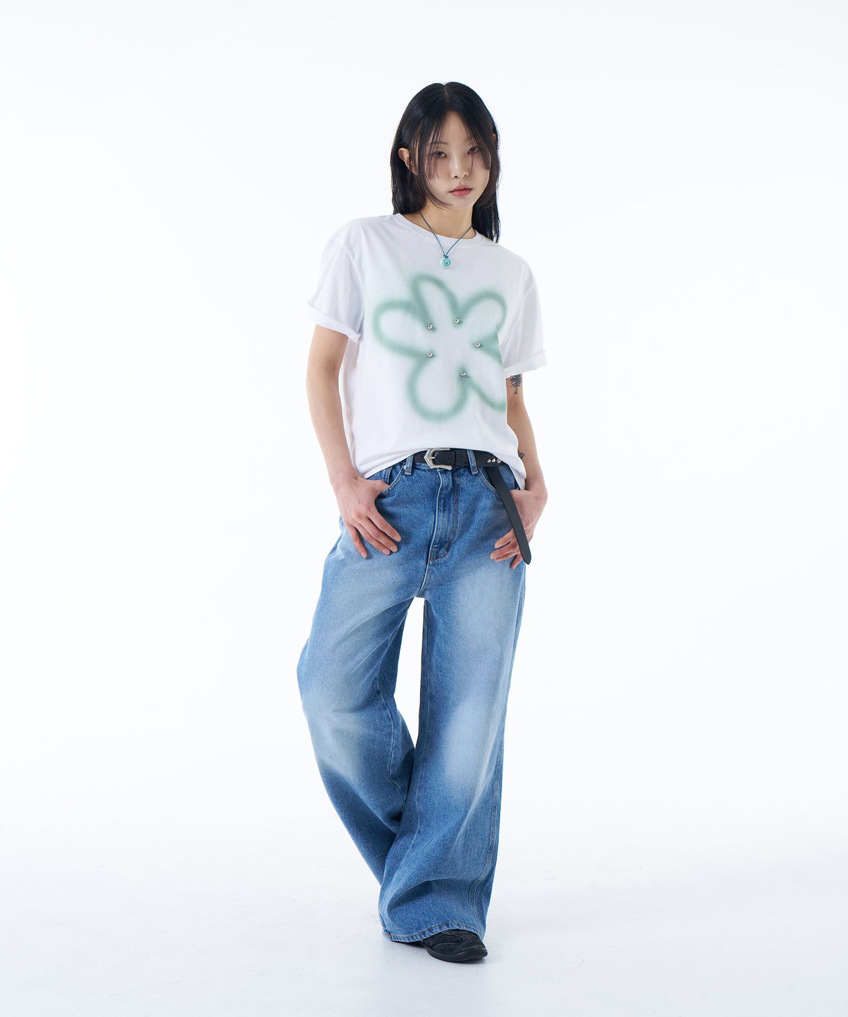 MUSINSA | IUGAMAKARAS Flower Studded Half Top (White)