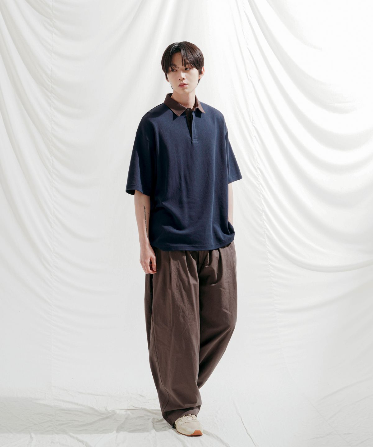 제멋(JEMUT) 워크 오버핏 카라 반팔티셔츠 네이비 SOST2568